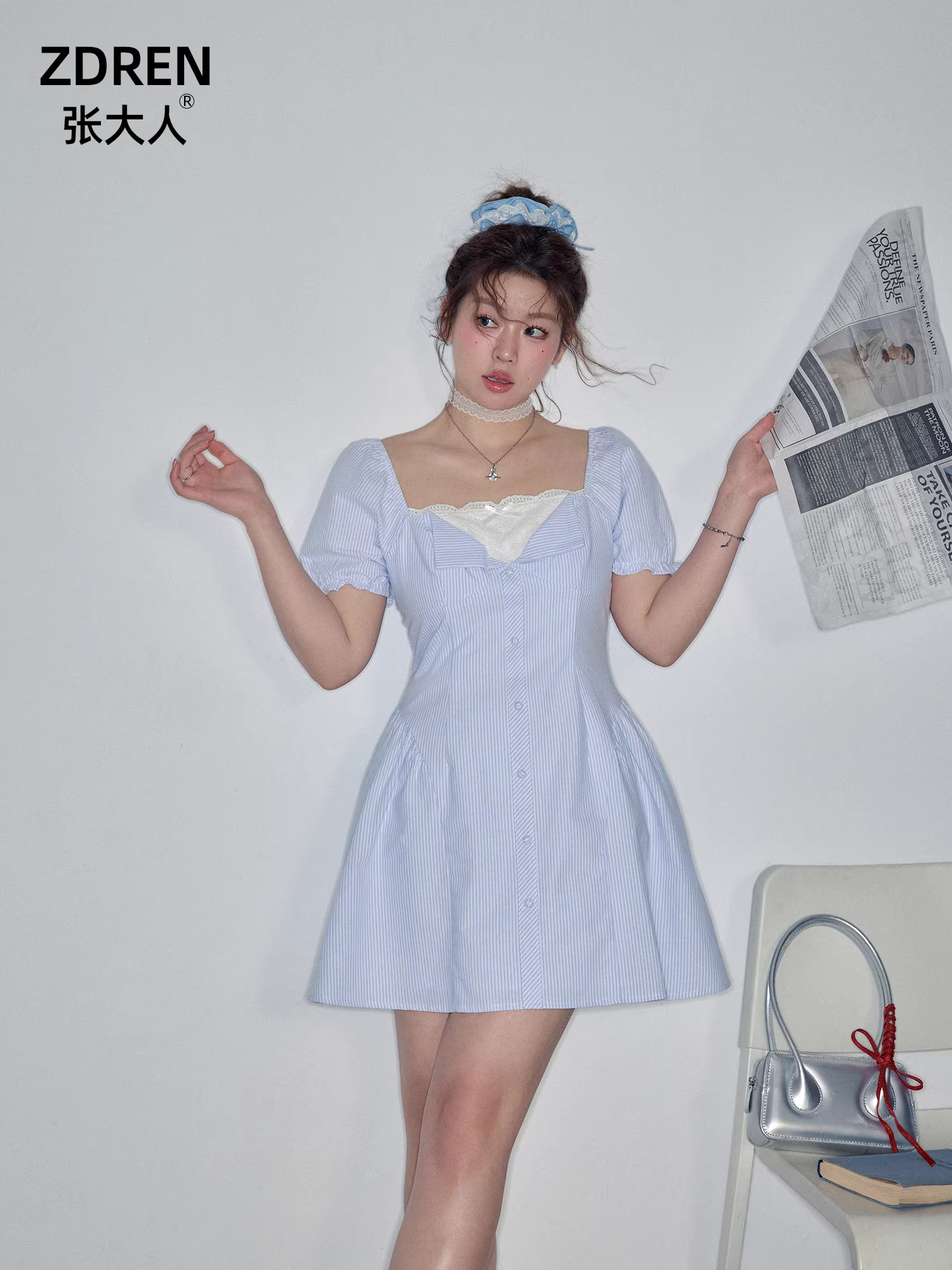 Quần áo nữ cỡ lớn được ưa chuộng của Zhang Daren trong năm nay: váy sọc cổ vuông, ôm eo, giúp thon gọn dáng người dành cho các cô nàng hơi mũm mĩm.