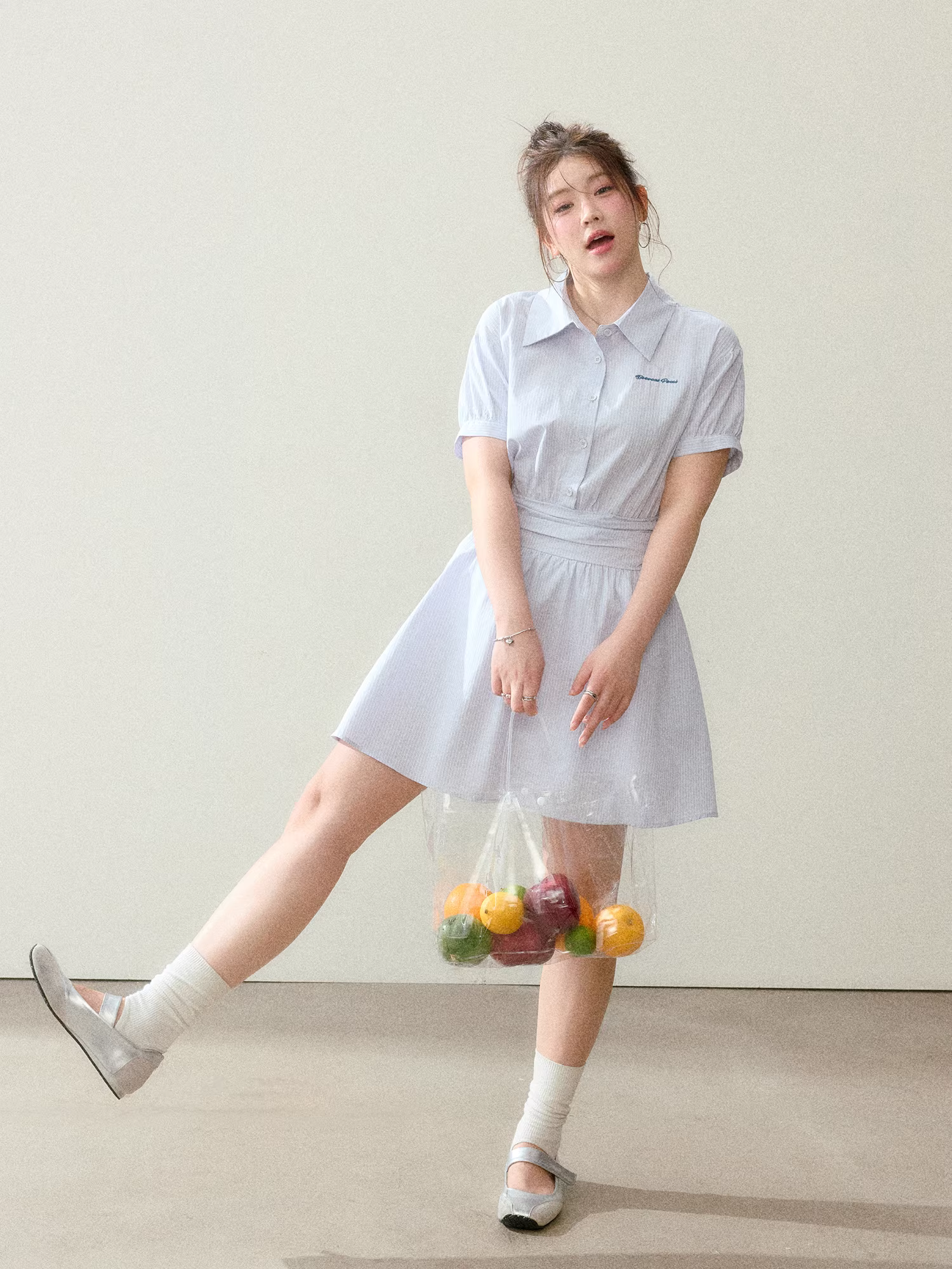 Quần áo nữ cỡ lớn dành cho người lớn, đầm sơ mi công sở kiểu Hàn Quốc giúp thon gọn dáng người, đầm đơn giản và thanh lịch.