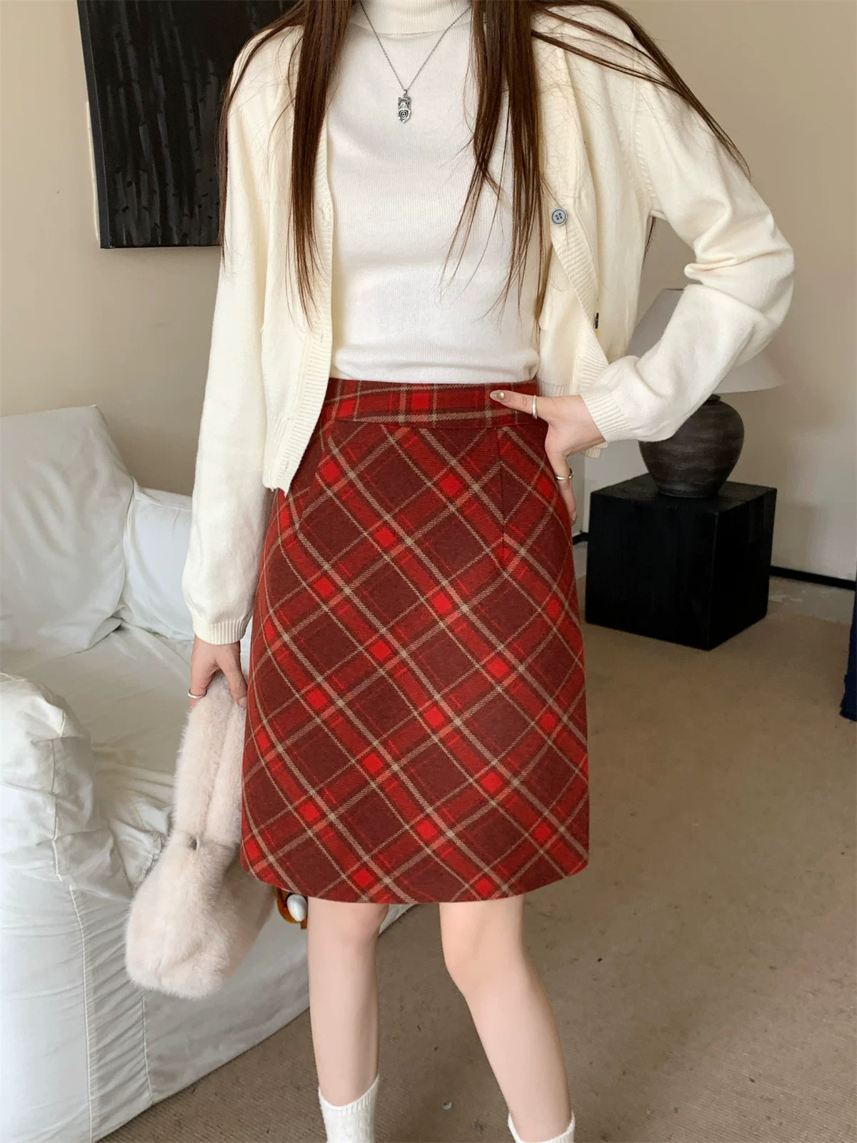 Váy kẻ sọc đỏ cổ điển cỡ lớn dành cho nữ, váy bút chì chữ A cạp cao giảm béo mới mùa thu đông, váy dài vừa phải hợp thời trang.