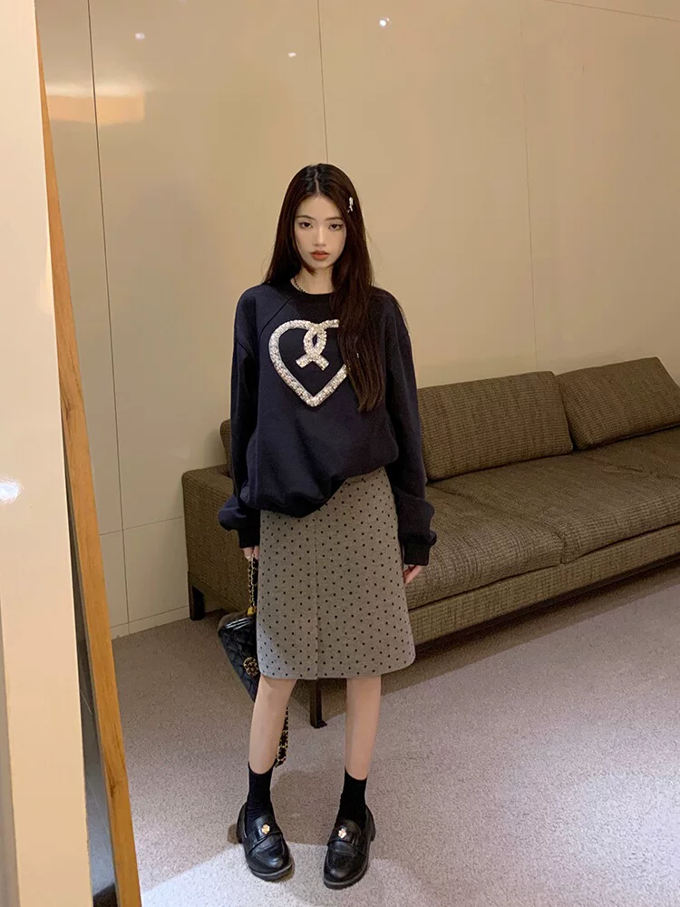 Váy chấm bi đen cổ điển dành cho nữ mùa thu đông, cạp cao, dáng nhỏ nhắn, thiết kế xẻ tà, váy chữ A, váy len dài trung bình