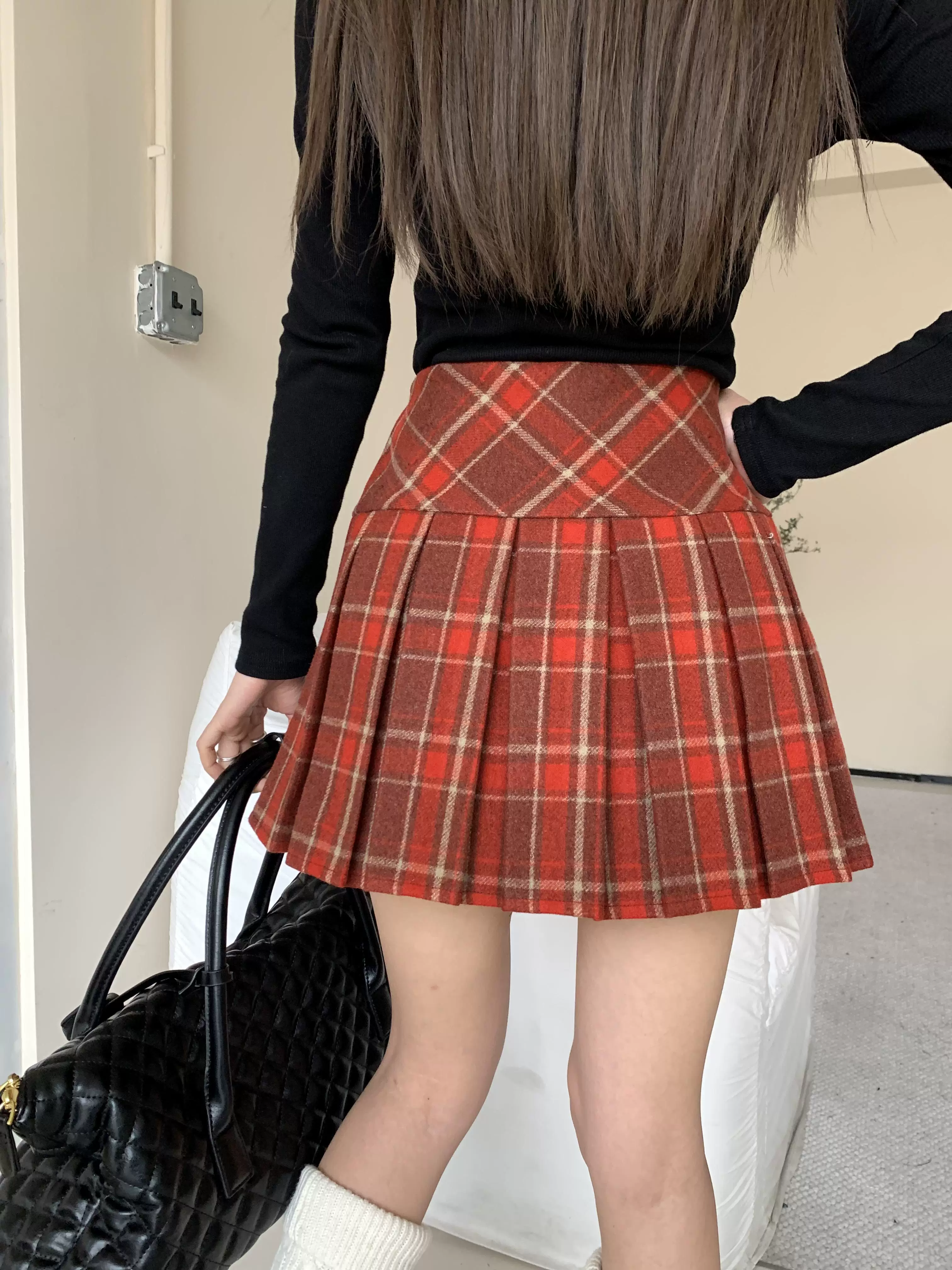 Váy xếp ly kẻ sọc đỏ phong cách preppy của Mỹ, váy ngắn kẻ sọc len dáng chữ A cạp cao cỡ lớn, váy ngắn mùa thu đông