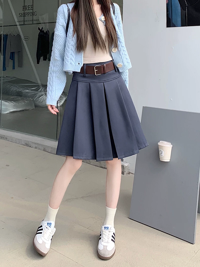 Váy xếp ly màu nâu cỡ lớn, váy dáng dù dài ngang đùi cao eo dành cho nữ mùa xuân hè, thiết kế kiểu preppy dáng chữ A.