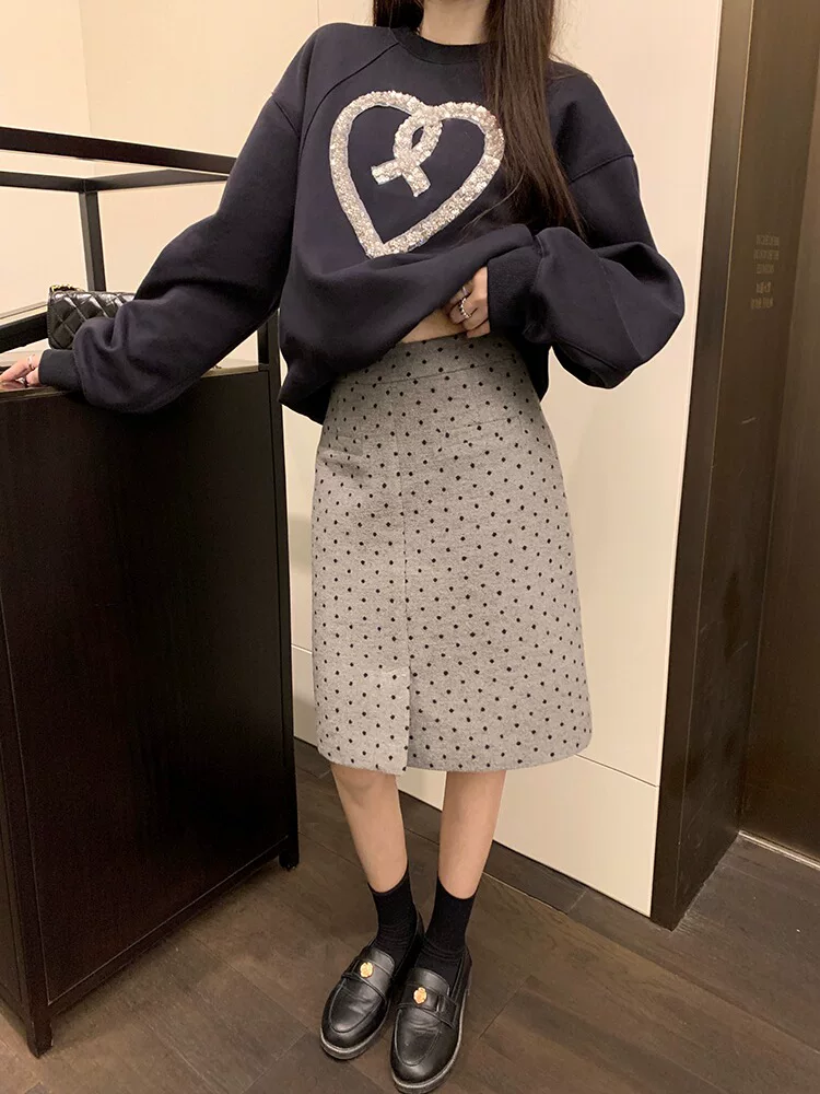 Váy chấm bi đen cổ điển dành cho nữ mùa thu đông, cạp cao, dáng nhỏ nhắn, thiết kế xẻ tà, váy chữ A, váy len dài trung bình