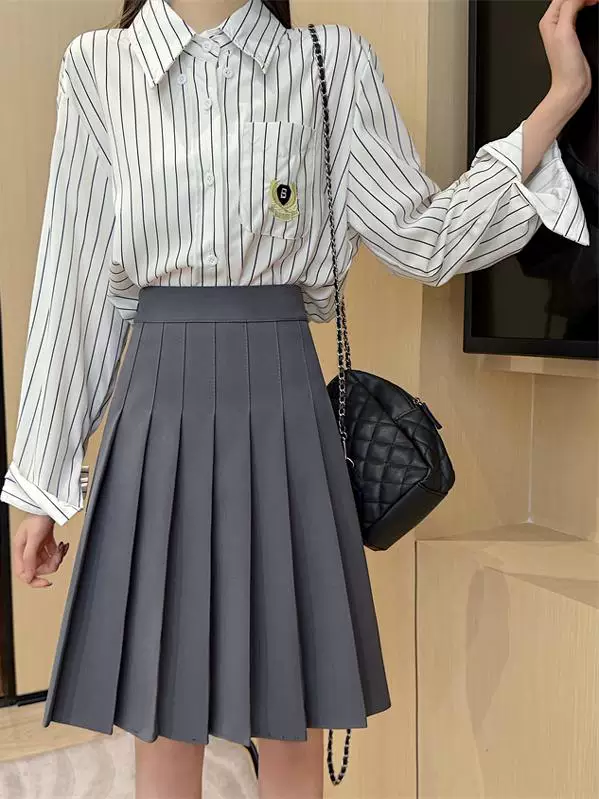 Váy xếp ly màu xám cực dài dành cho nữ, mùa xuân hè, lưng cao, tôn dáng, váy chữ A phong cách preppy, chống lộ, váy dài vừa phải.
