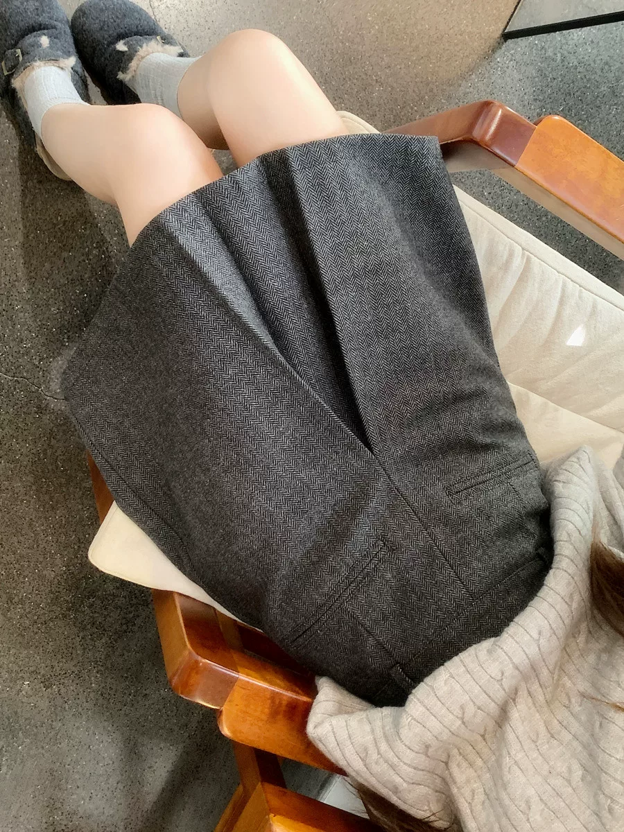 Váy len màu xám cỡ lớn dành cho nữ, mùa thu đông, đa năng, che hông, lưng cao, váy ngắn chữ A giúp thon gọn.