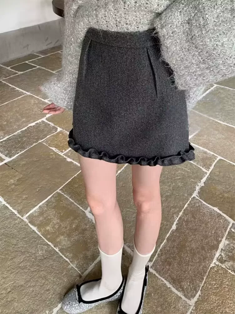 Thiết kế thân hình quả lê cỡ lớn với váy ngắn len ren xếp nếp, váy chữ A màu xám tôn dáng và đa năng cho mùa thu đông.