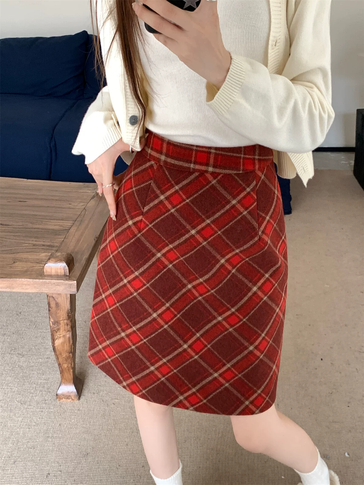 Váy kẻ sọc đỏ cổ điển cỡ lớn dành cho nữ, váy bút chì chữ A cạp cao giảm béo mới mùa thu đông, váy dài vừa phải hợp thời trang.