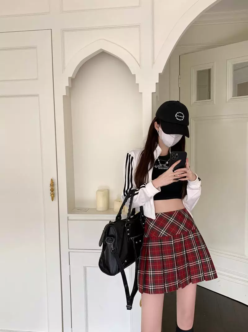 Váy xếp ly kẻ sọc đỏ cỡ lớn dành cho nữ, mùa xuân thu, thiết kế chữ A cạp cao, phong cách độc đáo, váy nửa thân kiểu JK giúp thon gọn.