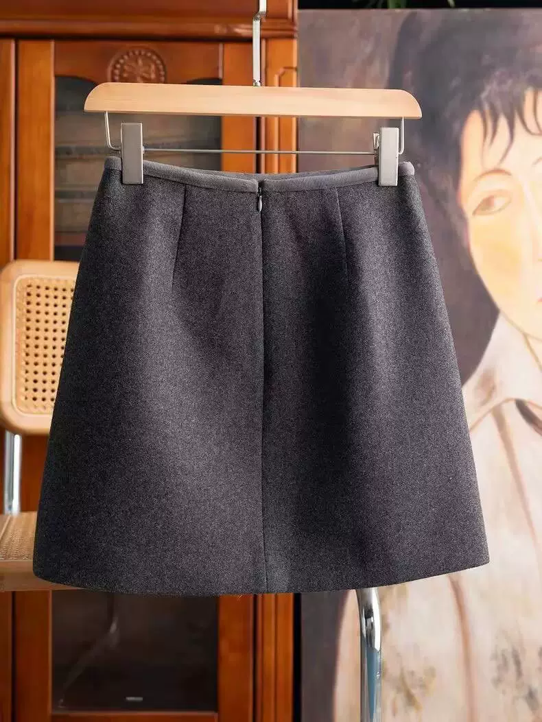 váy len màu xám đậm cỡ lớn dành cho nữ trong mùa thu đông váy chữ A cạp cao ôm hông váy đen váy ngắn chống lộ