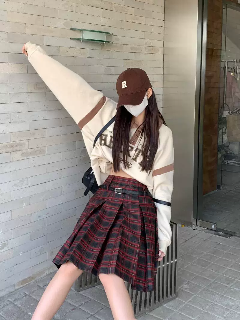 Váy xếp ly lưng cao kẻ sọc đỏ dành cho nữ mùa thu đông 2022 thiết kế mới lạ váy dài vừa phải váy chữ A váy dù