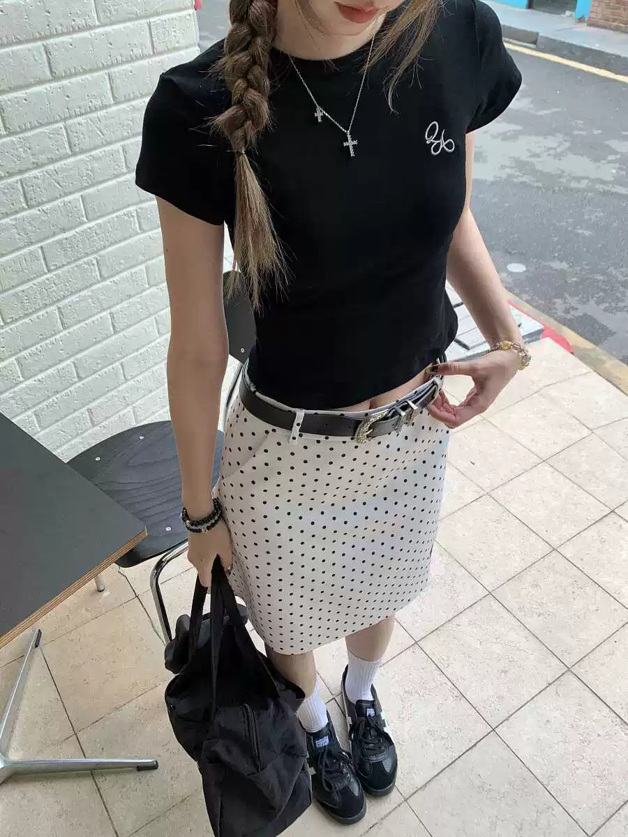 Váy midi chấm bi trắng, váy chữ A dáng ôm đa năng lưng cao mùa xuân hè mới, váy midi tôn dáng phong cách preppy.