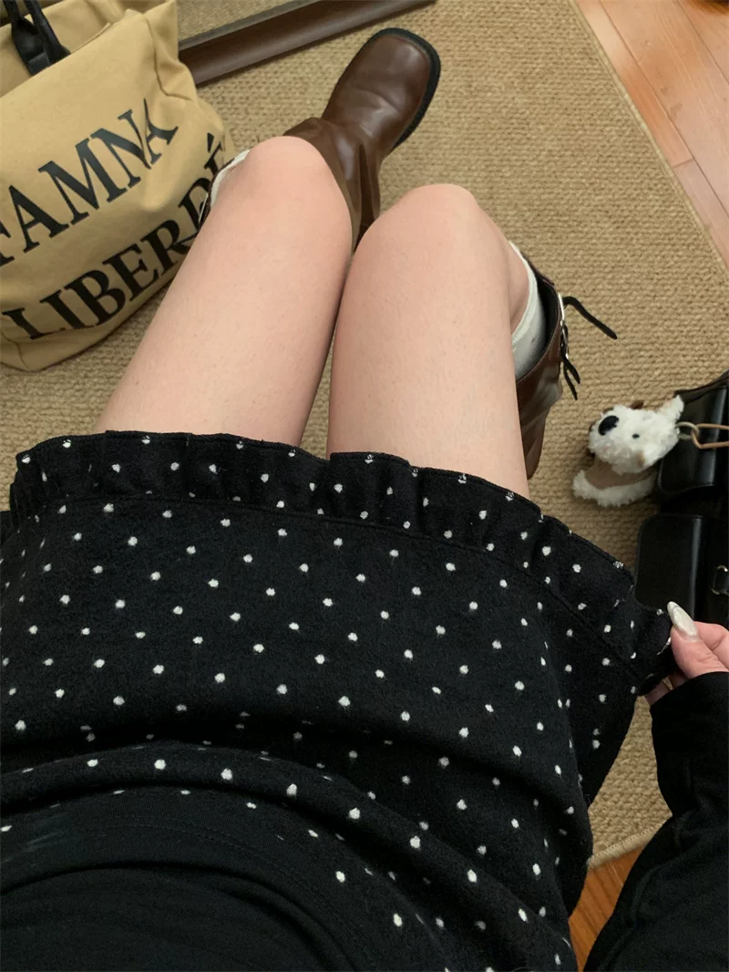 Váy len chấm bi màu xám cỡ lớn, cạp cao mùa thu đông, giảm tuổi tác, viền ren, ôm sát dáng đuôi cá, váy ngắn chữ A thon gọn.