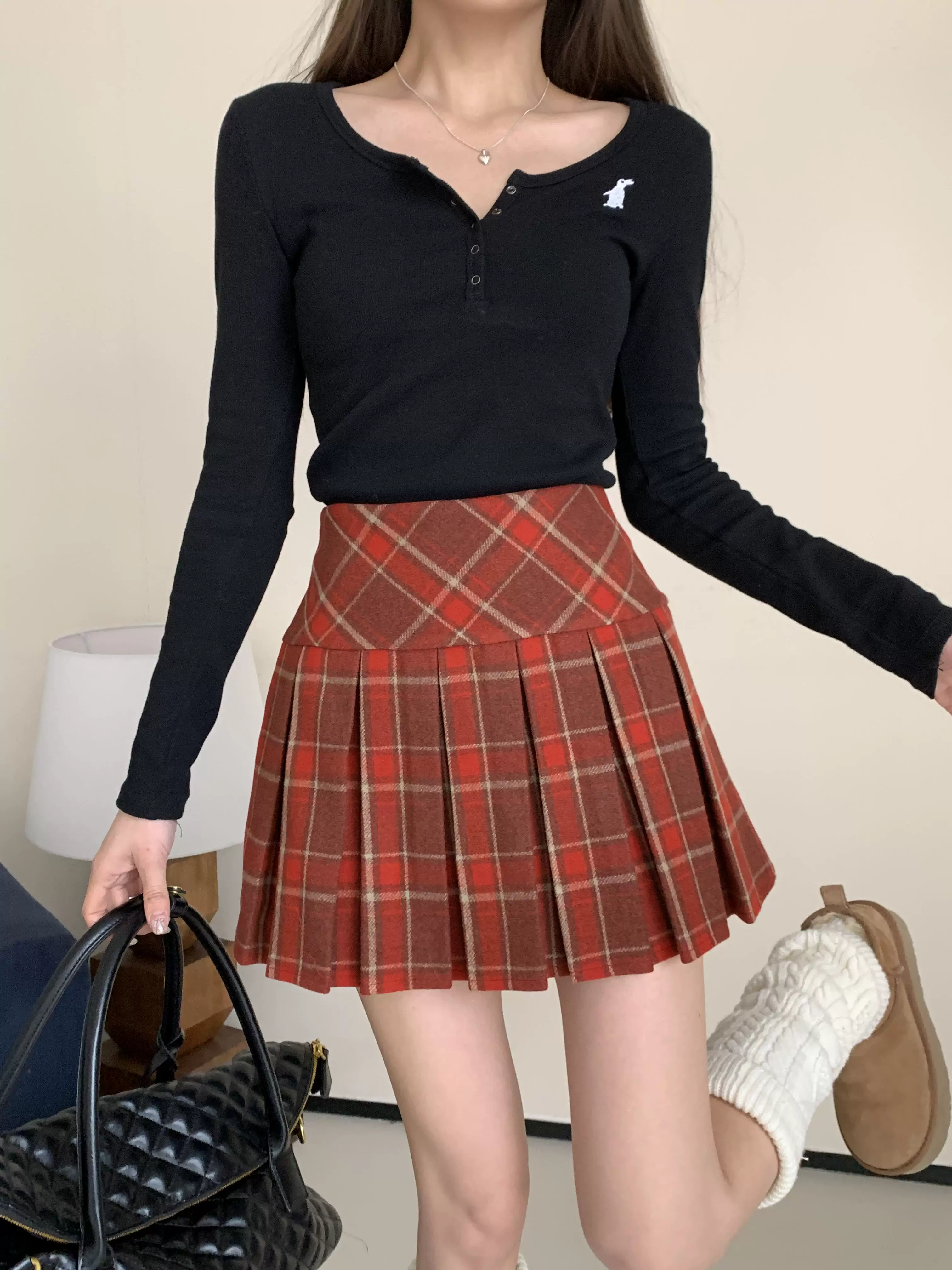 Váy xếp ly kẻ sọc đỏ phong cách preppy của Mỹ, váy ngắn kẻ sọc len dáng chữ A cạp cao cỡ lớn, váy ngắn mùa thu đông