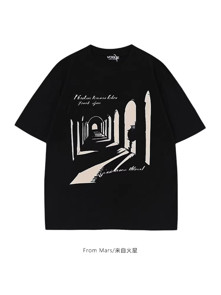 Từ sao Hỏa, câu chuyện của ai đây? Thương hiệu thời thượng với thiết kế cổ điển, áo ngắn tay độc đáo và đa năng, phong cách cặp đôi giản dị.