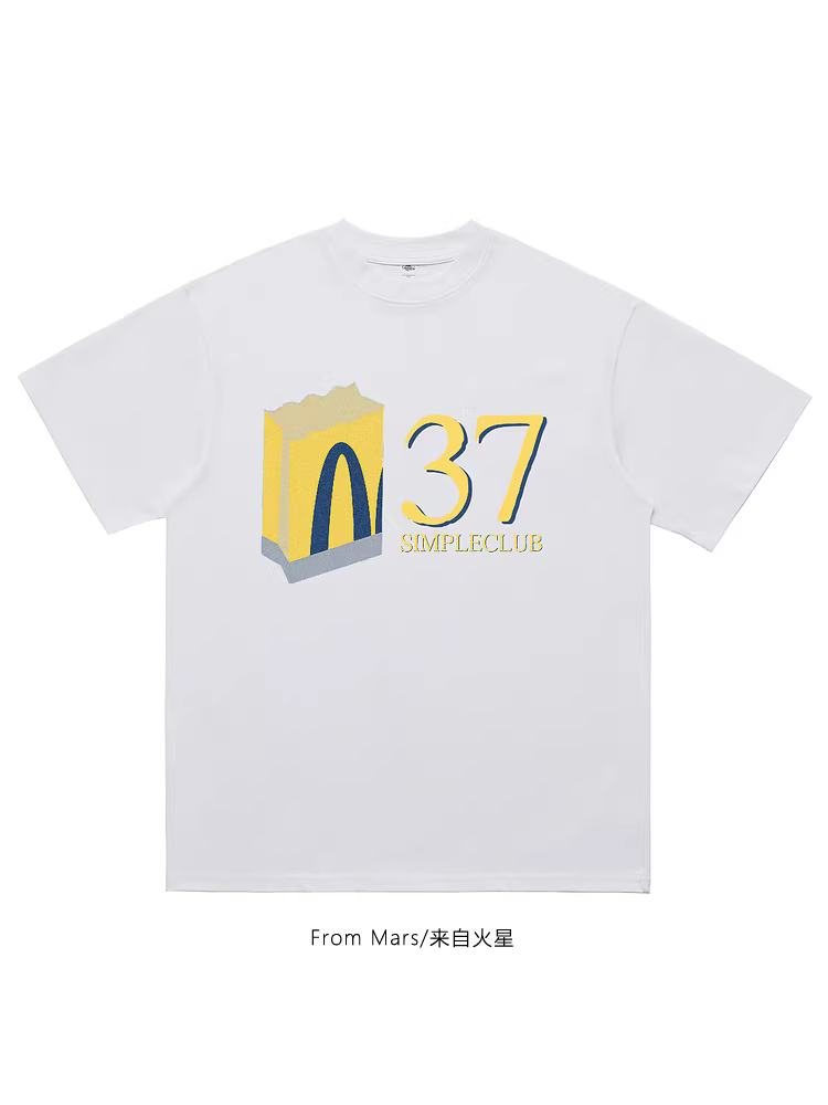 Từ sao Hỏa, hãy chọn một chiếc áo thun ngắn tay in họa tiết cổ điển, phong cách đường phố Mỹ, đa năng và hợp thời trang.