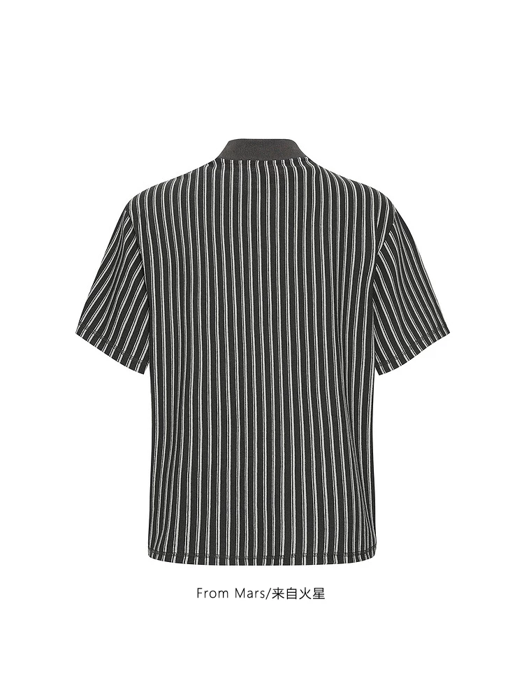 Từ sao Hỏa, thương hiệu thời trang tự do và thoải mái với những đường sọc cổ điển, áo thun ngắn tay mùa hè rộng rãi và giản dị, đa năng.