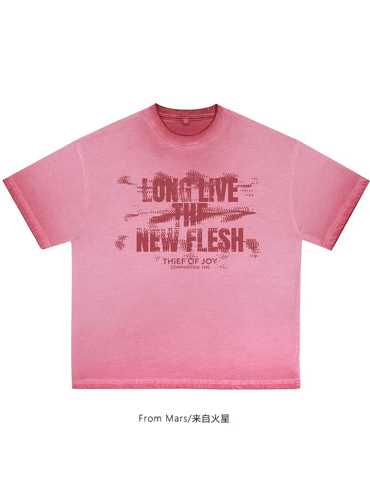 Từ sao Hỏa, bạn nói tôi đang nghe. Áo kiểu Mỹ, họa tiết chữ BF, kiểu dáng rộng rãi, cổ tròn, tay ngắn.