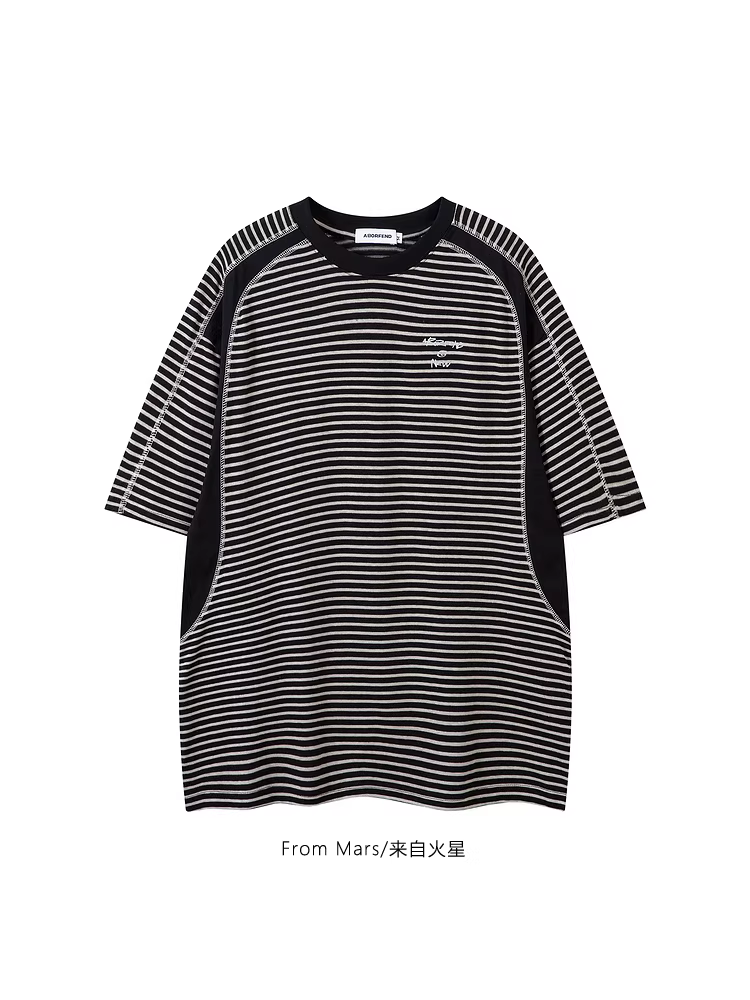 Từ sao Hỏa chỉ cần một chút gì đó như vậy: thiết kế phối màu theo phong cách retro, áo thun ngắn tay sọc giản dị dành cho nam và nữ.