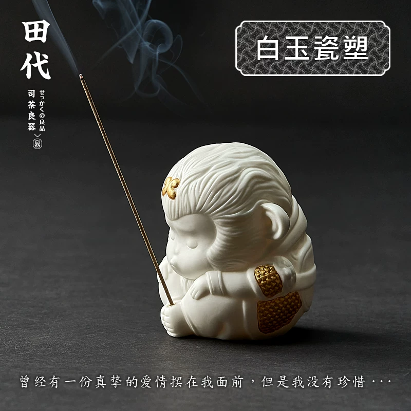 Lọ đựng trầm hương hình Tôn Ngộ Không trong phim Tây Du Ký, chất liệu sứ ngọc, mạ vàng, dùng làm đồ trang trí cho bộ trà Kung Fu.