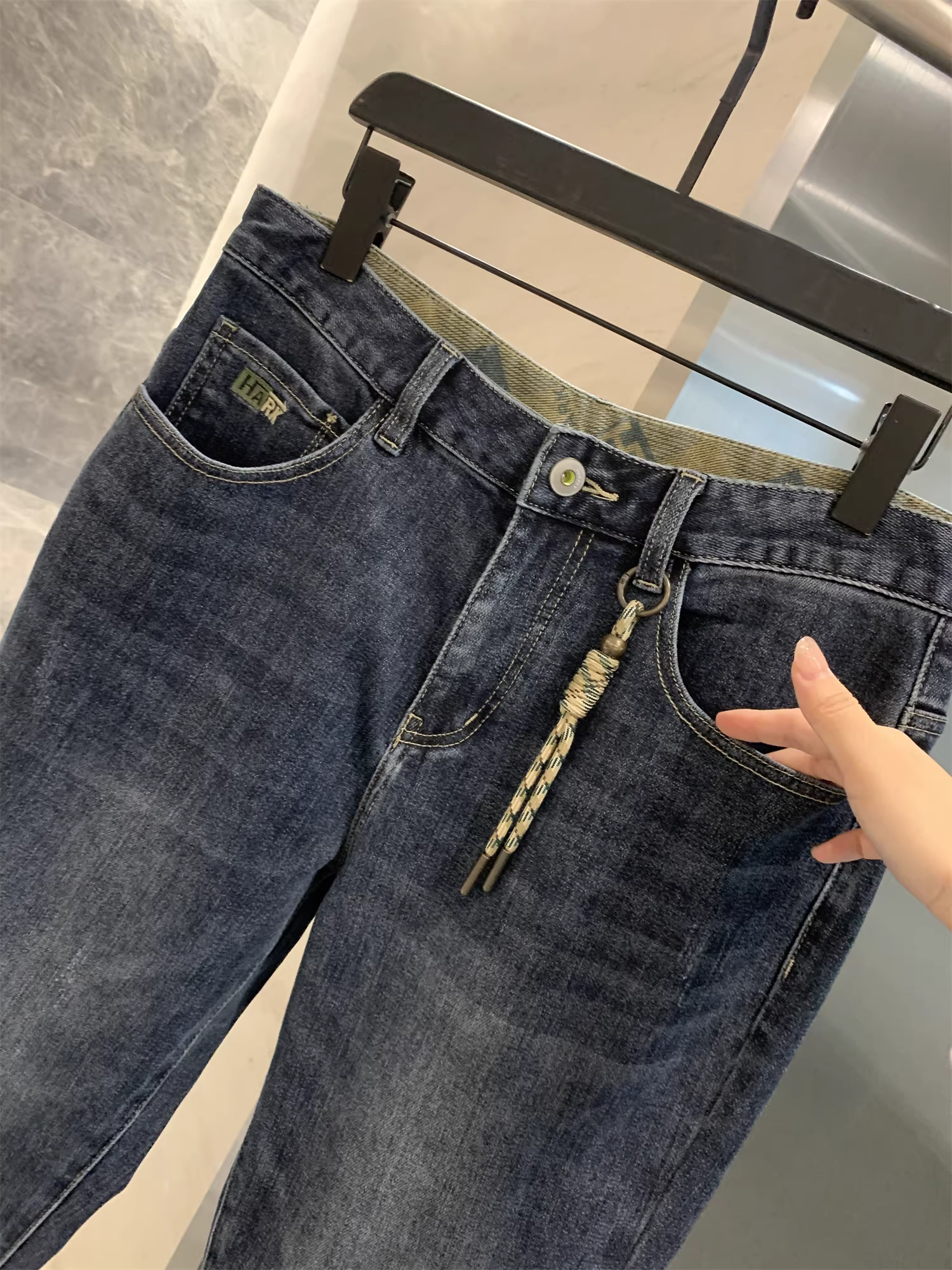 Don Quixote H series! Quá trình giặt và tẩy trắng! Độ đàn hồi cao, quần jean nam dáng thẳng ôm body, thời trang.