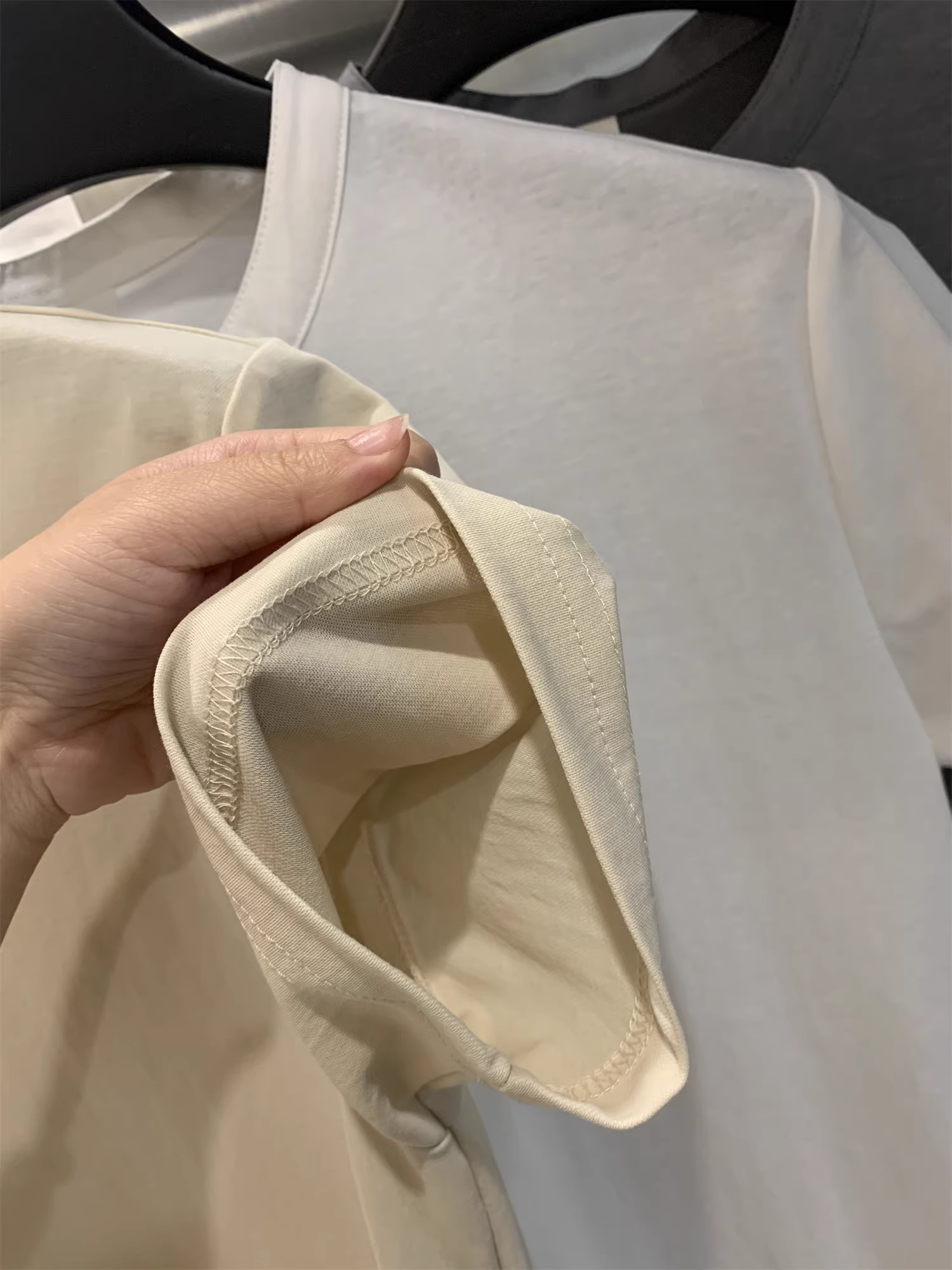 Don Quixote, một phong cách thời trang Trung Quốc mới! Kết hợp giữa cotton và vải lanh! Áo sơ mi ngắn tay, cổ Henry nửa mở, hai khuy, nhanh khô và thoáng khí.