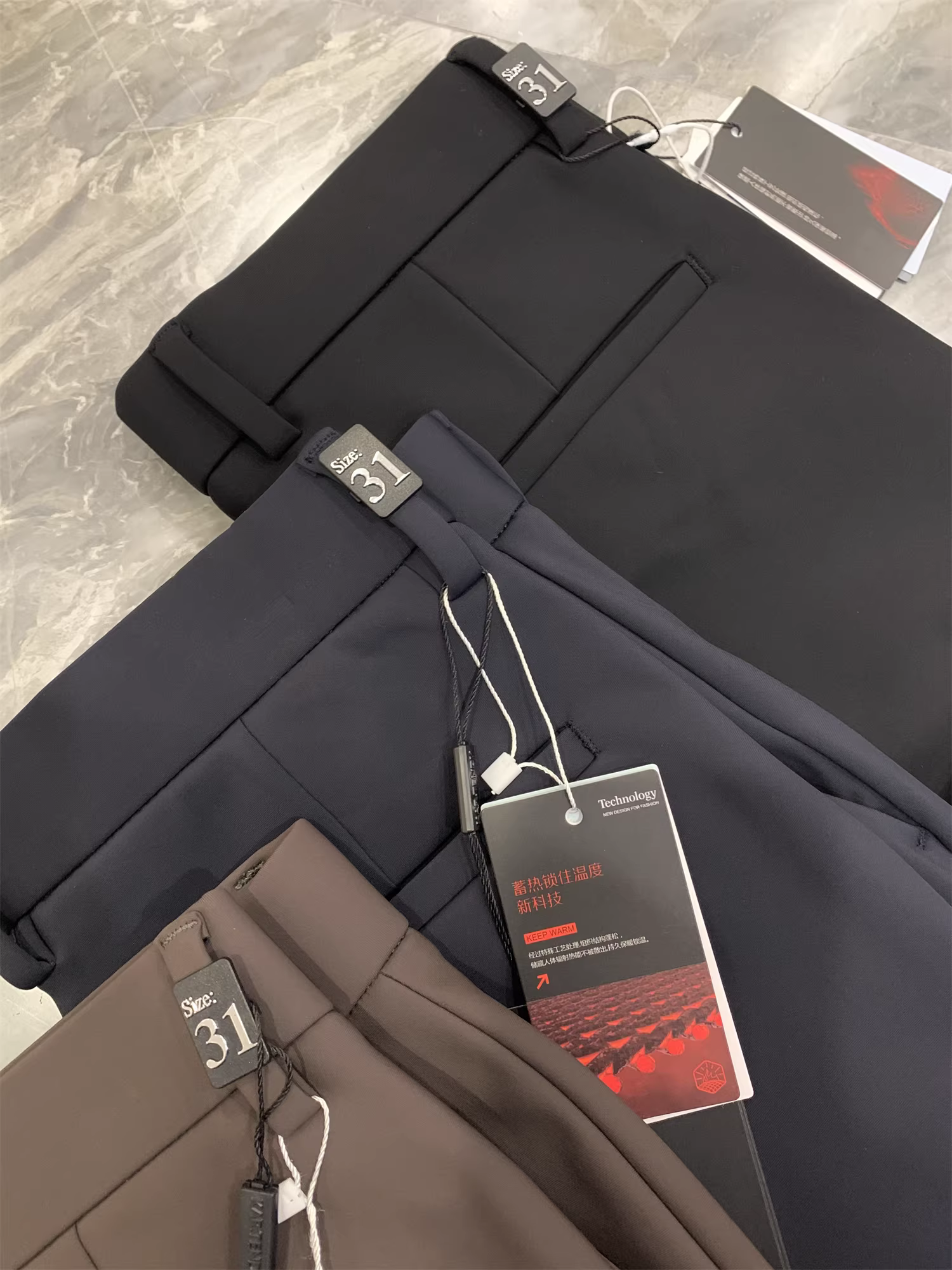 Công nghệ đen bốn lớp Don Quixote! Lớp lót lông cừu tích hợp! Quần âu thẳng dáng xuông, giữ ấm, tạo nhiệt cho nam.