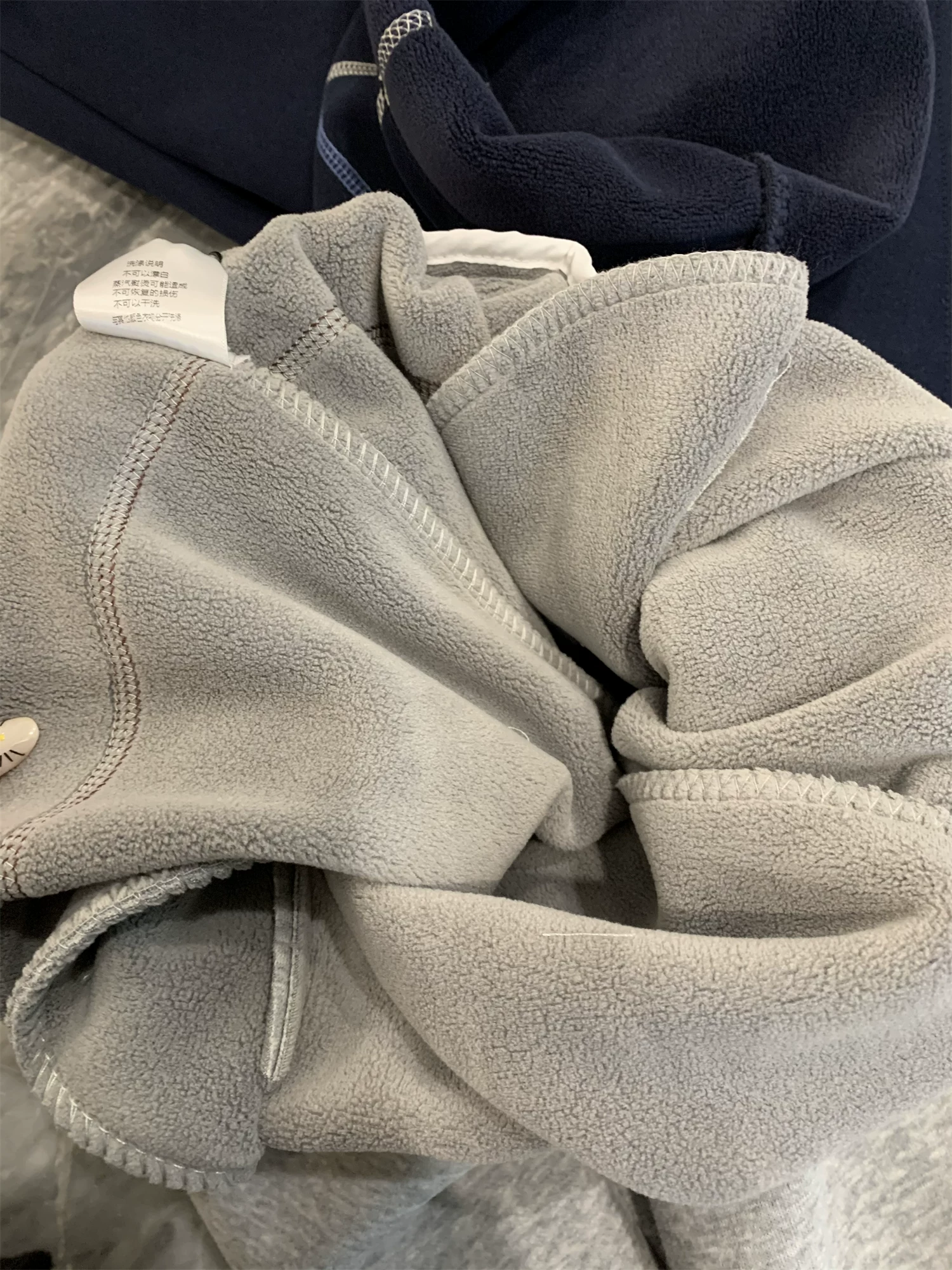 Dòng sản phẩm Don Quixote Outdoor Mountain! Unisex! Quần thể thao chất liệu lông cừu ấm áp, kiểu dáng màu sắc phối hợp theo phong cách Hasselblad.