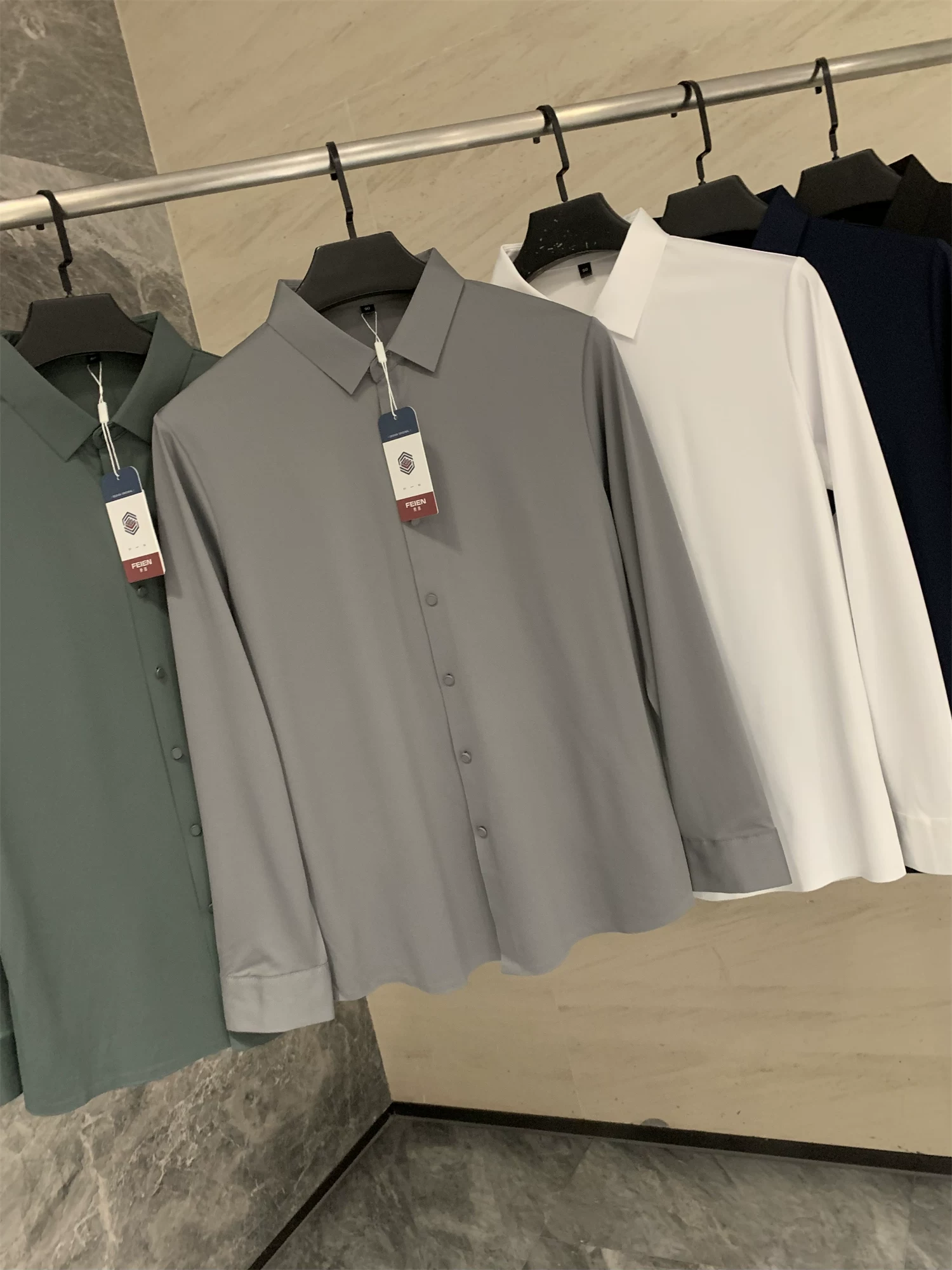 Áo sơ mi nam chất liệu lụa mềm mại, màu trơn, cổ trụ, cắt laser liền mạch, không đường may, theo đơn đặt hàng Don Quixote ODM!