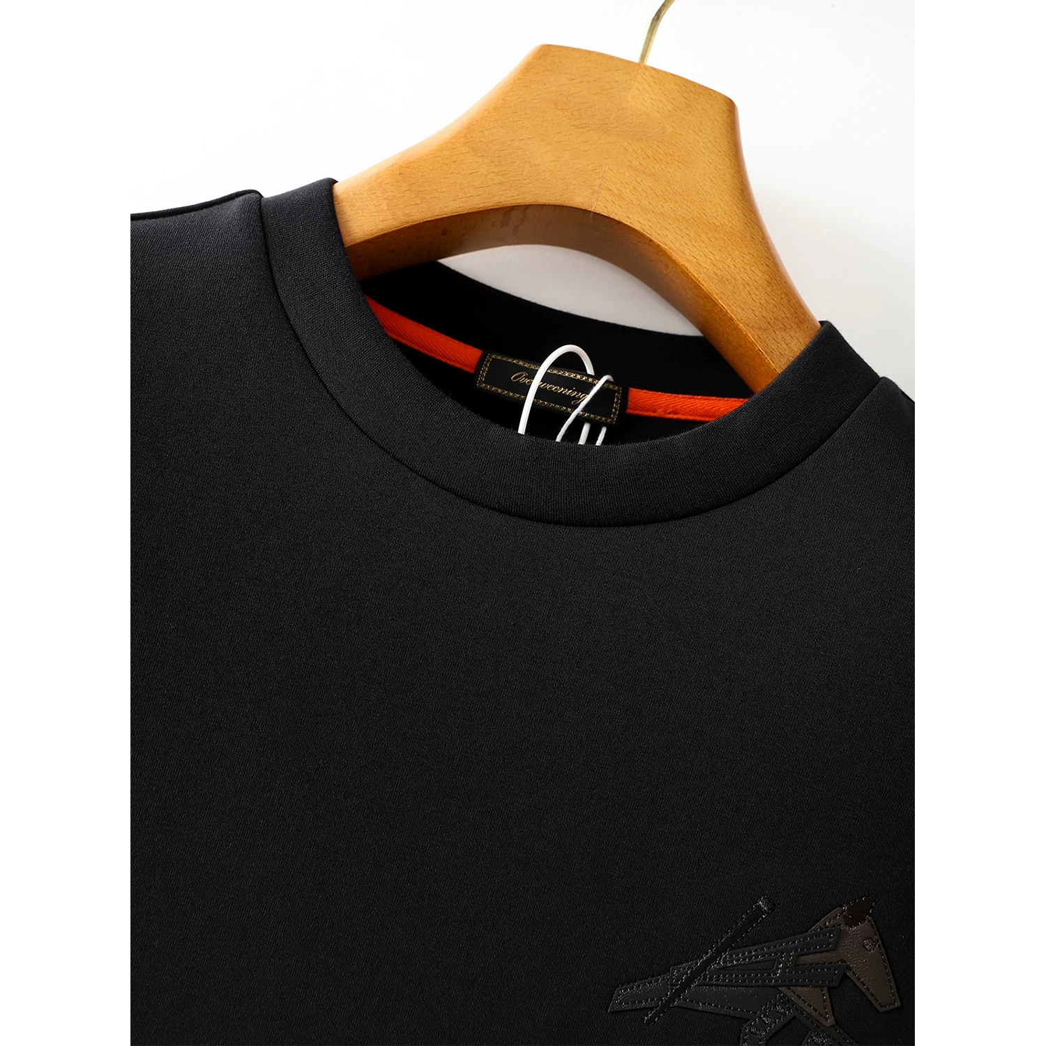 Don Quixote, hạng sang! Chất liệu cotton mềm mại cao cấp được xử lý bằng nước amoniac lỏng! Áo len nam màu trơn mùa thu, kiểu dáng thời thượng.