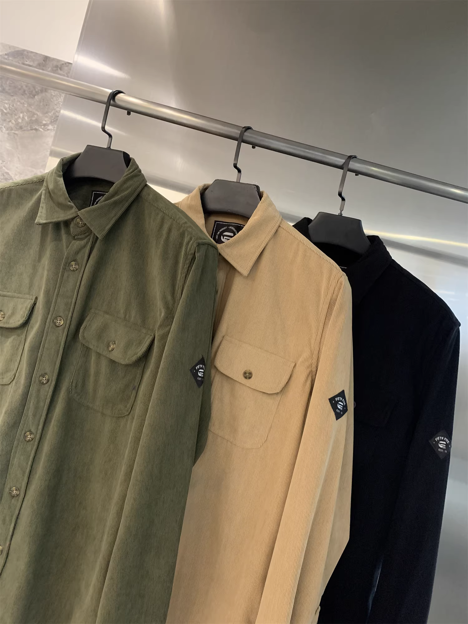 Áo khoác kiểu sơ mi nam phong cách retro Mỹ, chất liệu vải gân, đa năng, thích hợp làm trang phục công sở hoặc thường ngày.