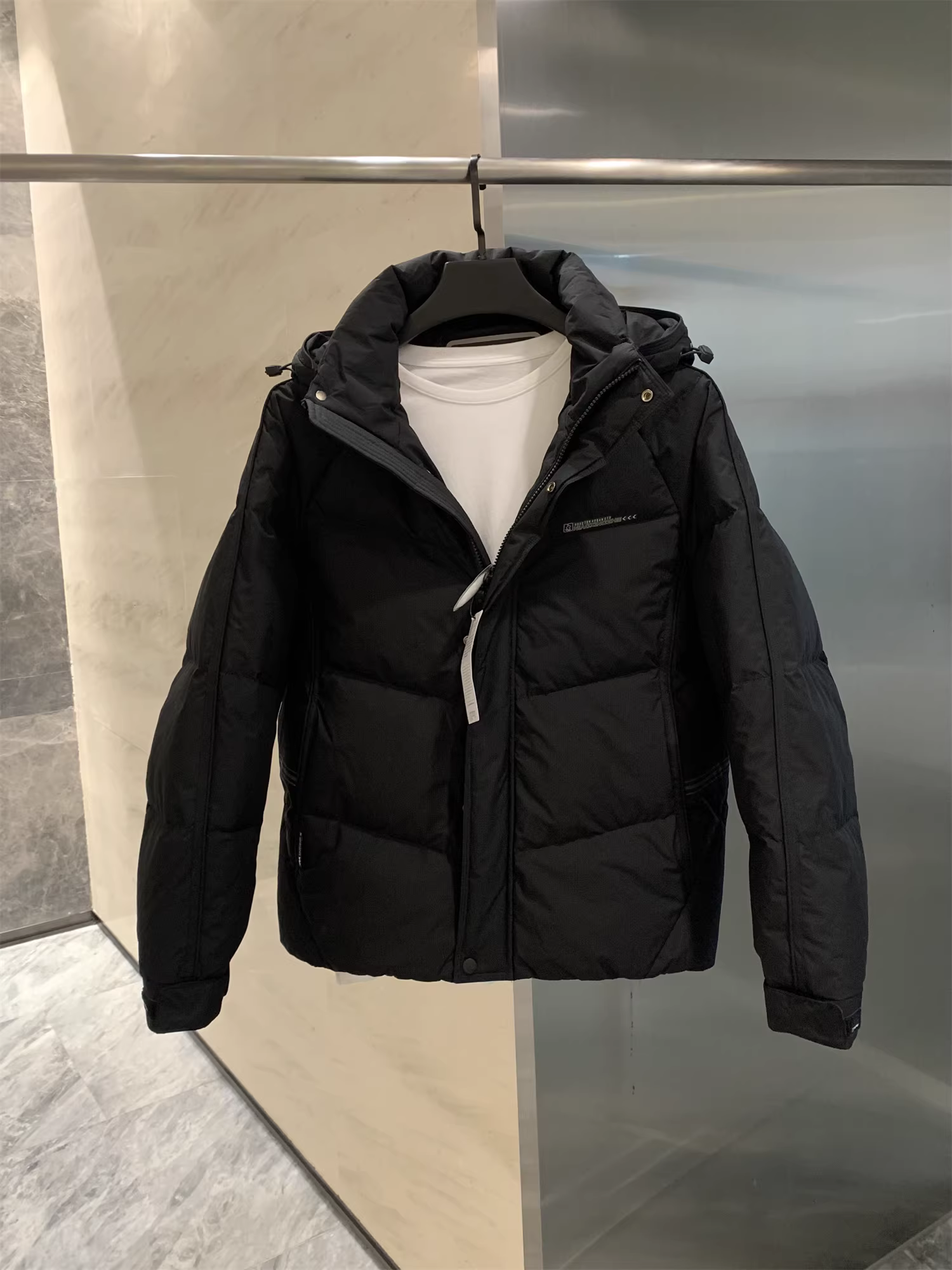 Áo khoác phao Don Quixote dày dặn với 90% lông vũ trắng! Áo khoác phao chống lạnh mùa đông, có mũ trùm đầu tháo rời, cổ đứng, tay raglan dành cho nam.