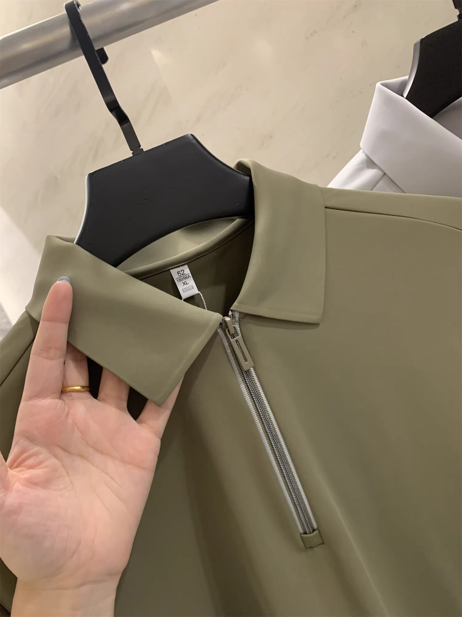 Dòng sản phẩm Don Quixote Light Luxury Business! Áo len lông cừu Ollie ấm áp! Áo polo dài tay dành cho nam, thích hợp cho thể thao và giải trí ngoài trời.