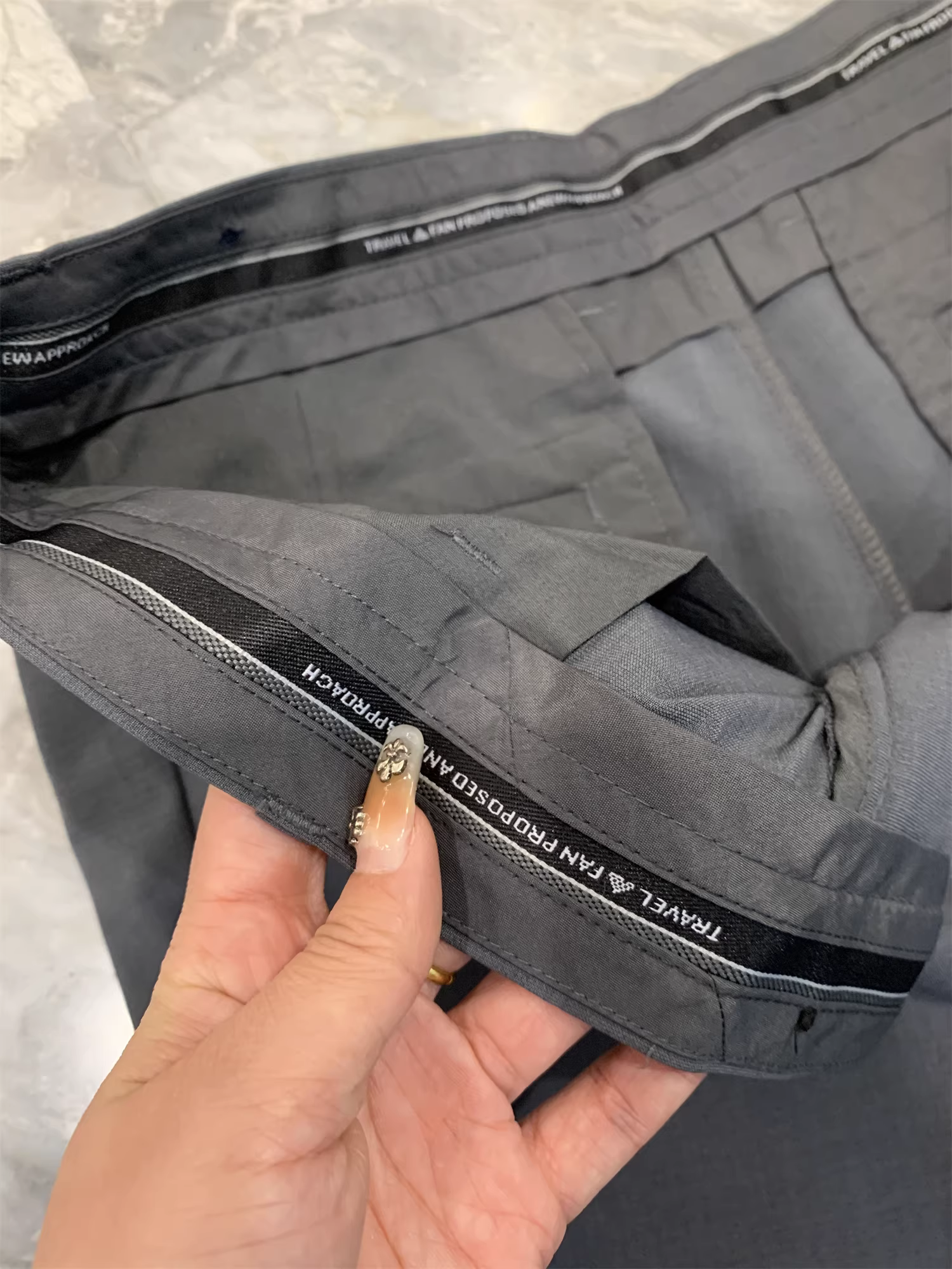 Don Quixote, một món đồ xa xỉ nhẹ nhàng! Mật độ cao và số lượng sợi cao! Quần vải lụa mùa hè, nhẹ và thoáng khí dành cho nam.