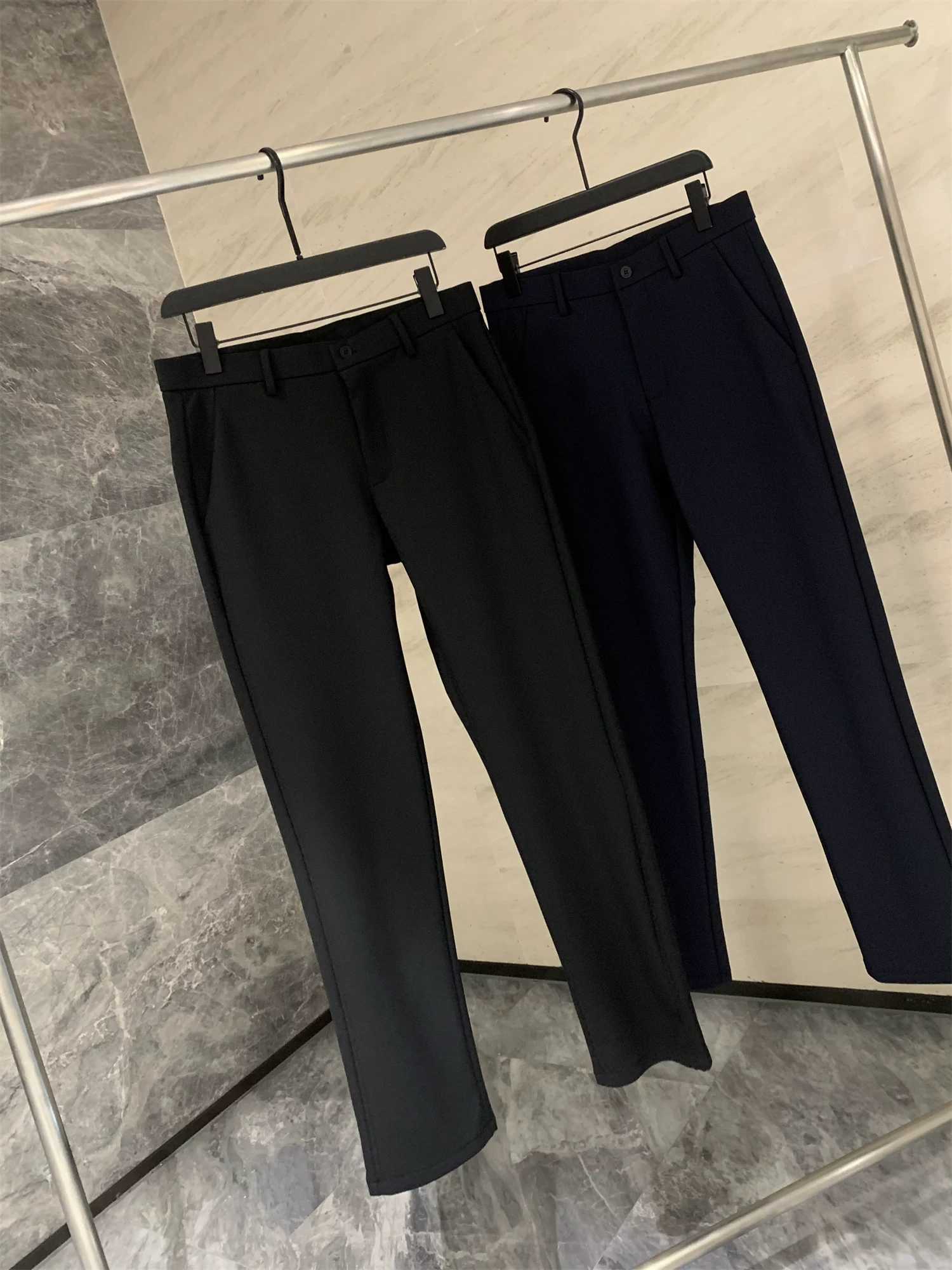 Quần cao cấp của Don Quixote! Chất liệu satin cao cấp, chống nhăn và co giãn tốt! Quần nam đa năng, phong cách thường ngày.