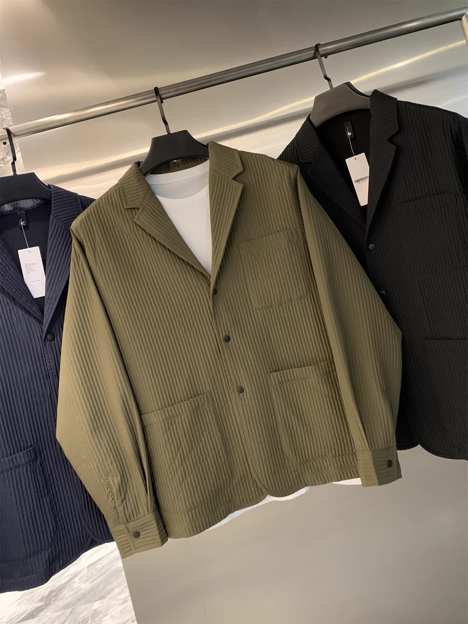 Phiên bản thiết kế Don Quixote! Kết cấu nhăn nheo! Áo khoác vest nam nhẹ và thoáng khí, thích hợp cho mùa xuân và mùa hè.