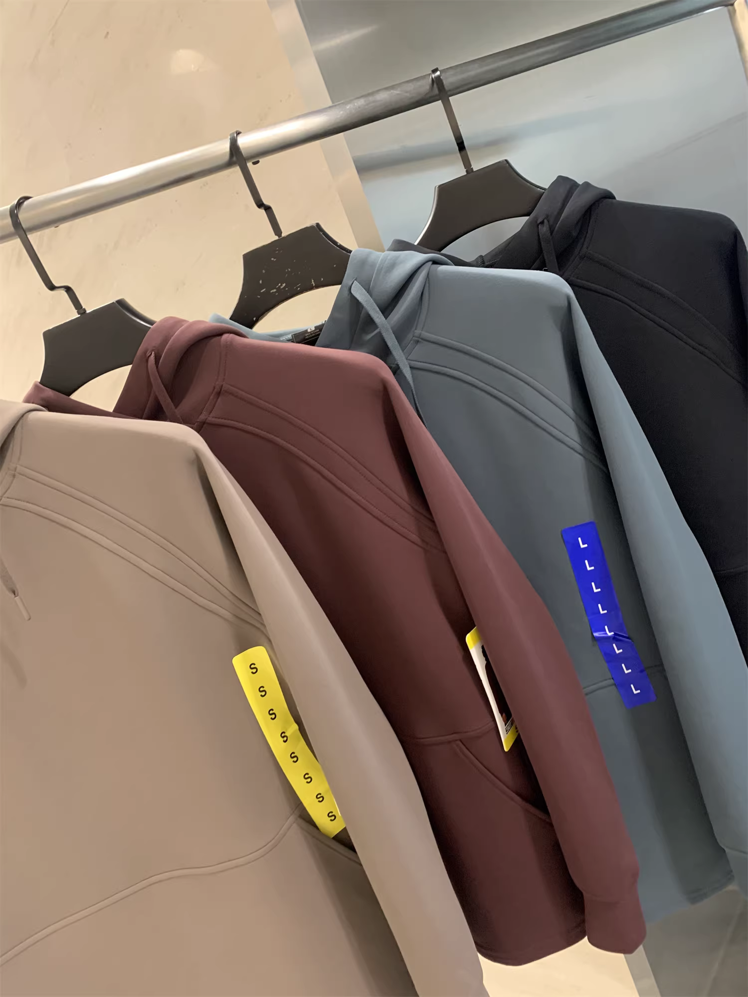 Ưu đãi hàng ngày của Don Quixote! Lớp không khí! Xu hướng áo nỉ có mũ trùm đầu rộng rãi màu trơn dành cho nam mùa xuân và mùa thu.