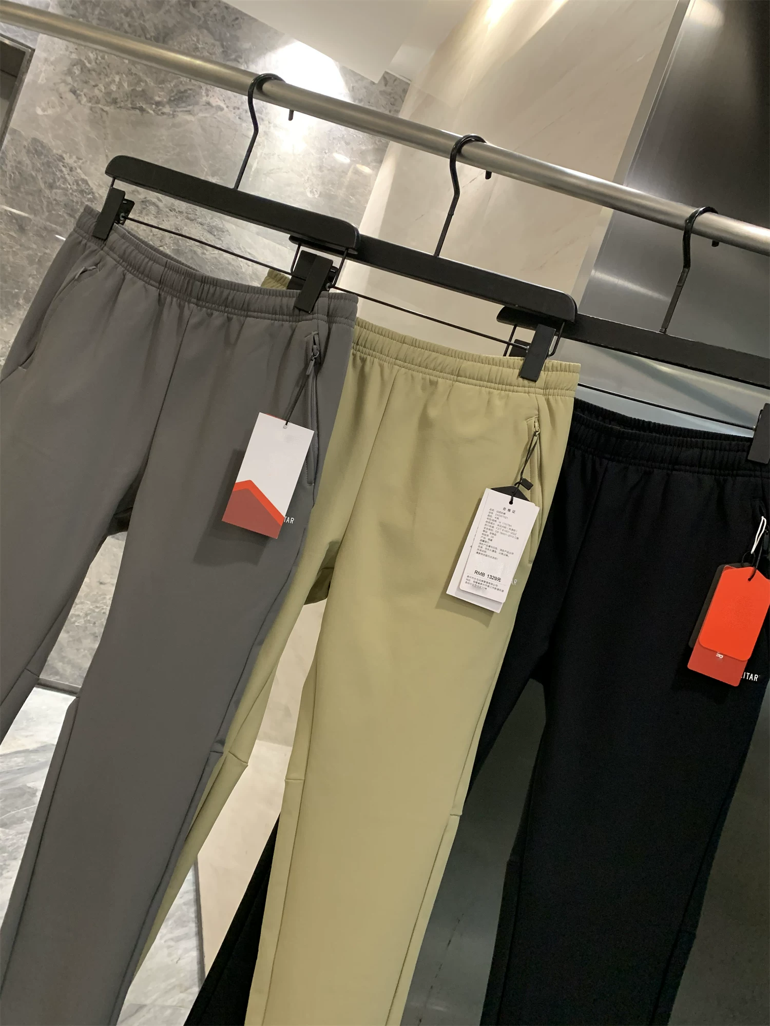 Don Quixote, một sản phẩm tuyệt vời của Thụy Sĩ! Được thiết kế 3D! Quần thể thao nam giữ ấm, lót lông cừu, chống gió và chống thấm nước.