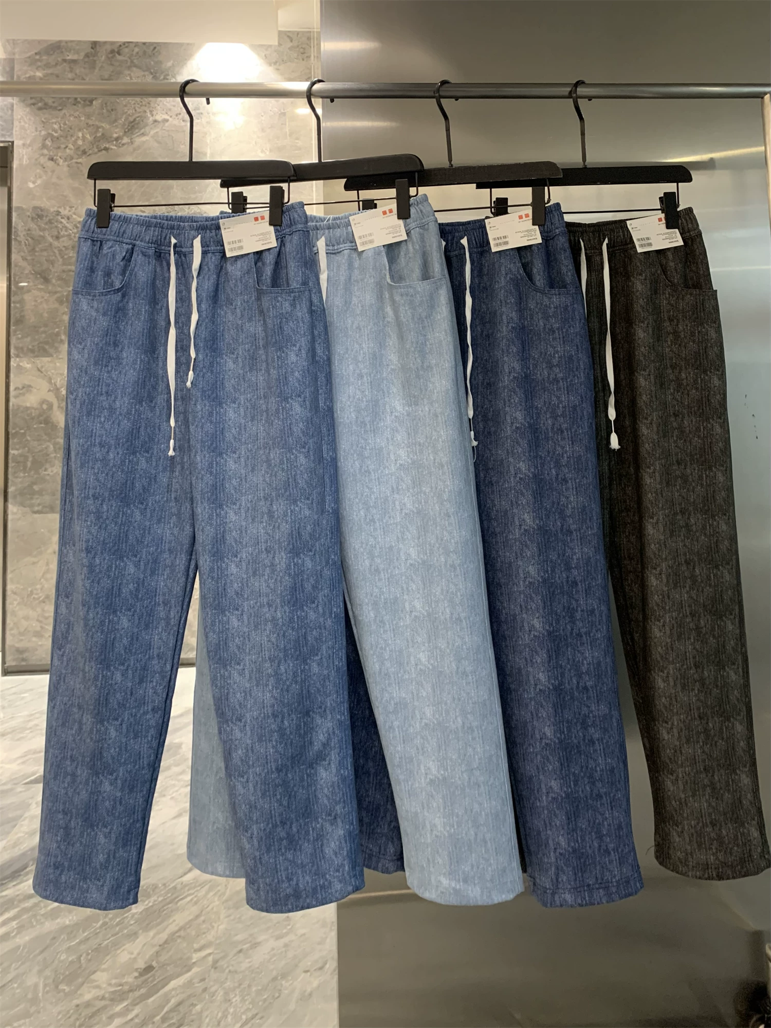 Quần da lộn chống gió Don Quixote! Thật mềm mại và dẻo dai! Quần âu ống đứng chất liệu hơi xù nhẹ, thích hợp cho mùa xuân và mùa hè dành cho nam.