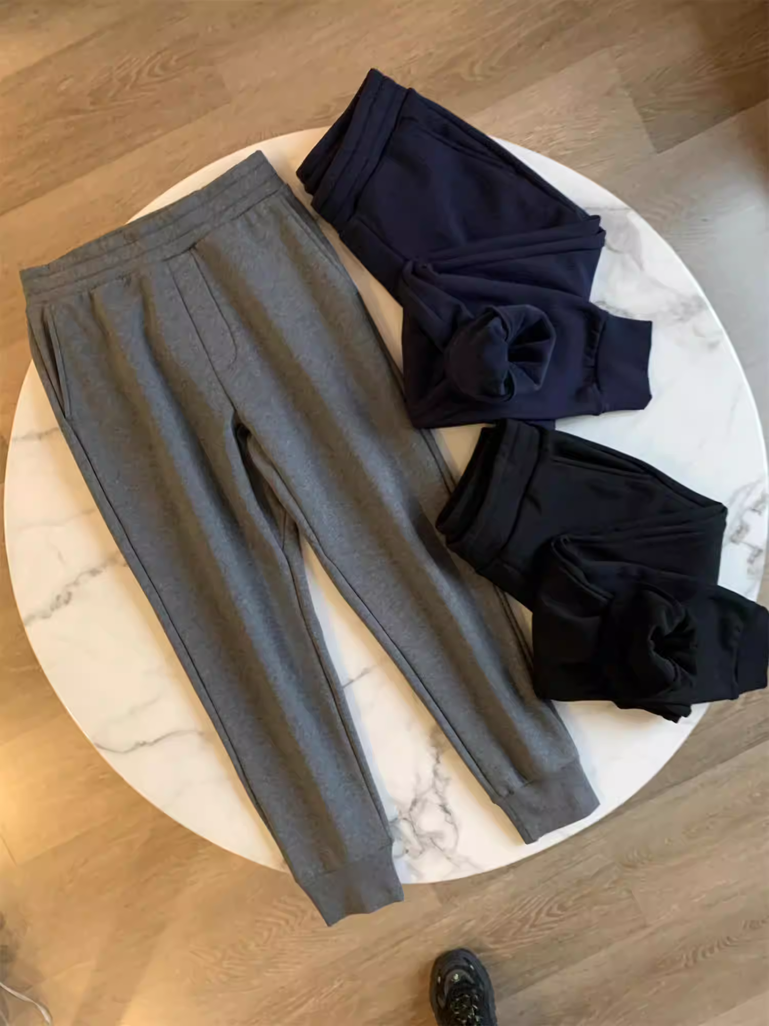 Don Quixote được lót lông cừu và dày dặn! Thân thiện với da và ấm áp! Quần dài và quần thể thao nam có cạp chun, kiểu dáng thời trang mùa thu.