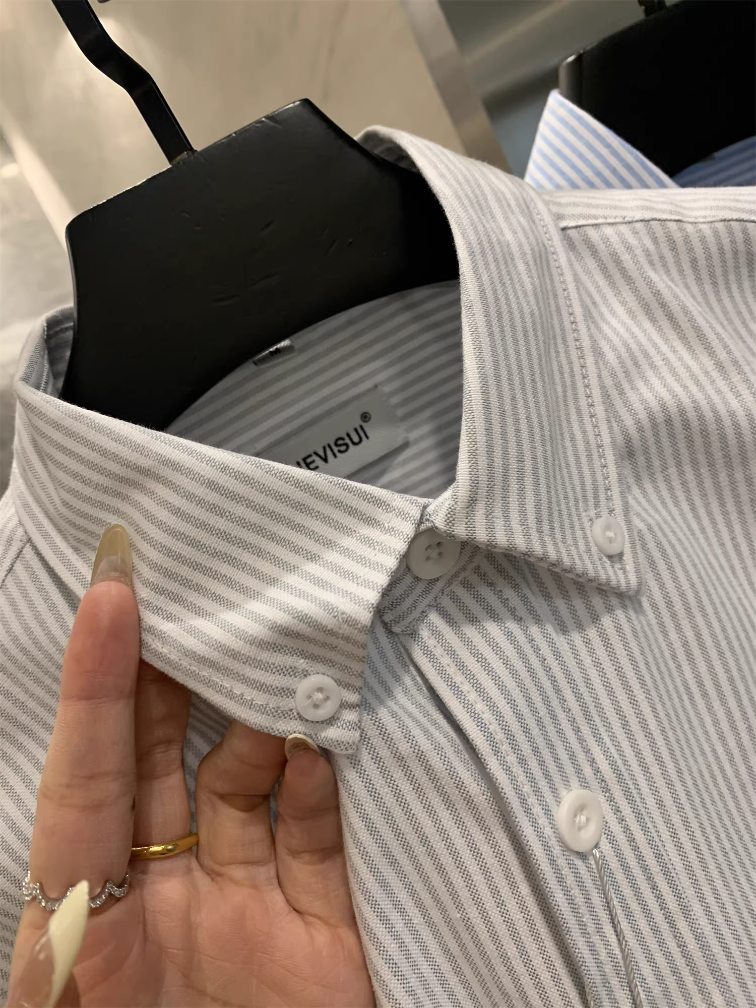 Họa tiết sọc dọc nhiều màu của Don Quixote! Xu hướng áo sơ mi dài tay thêu đơn giản phong cách Hàn Quốc dành cho cặp đôi mùa xuân và mùa thu.