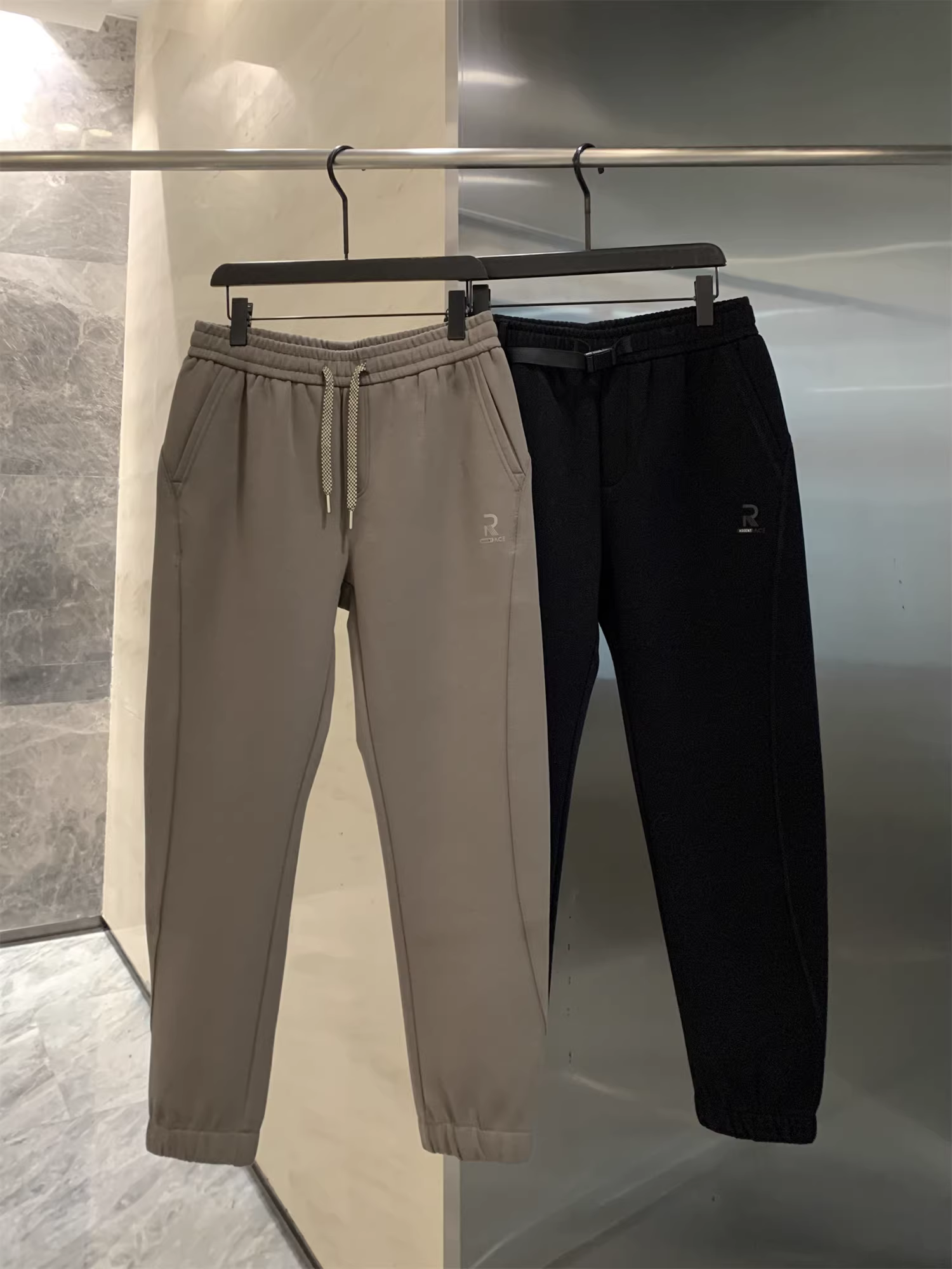 Don Quixote Soft Air Layer! Lớp lót lông cừu tích hợp! Quần dài nam có dây rút mùa đông, quần thể thao hợp thời trang.