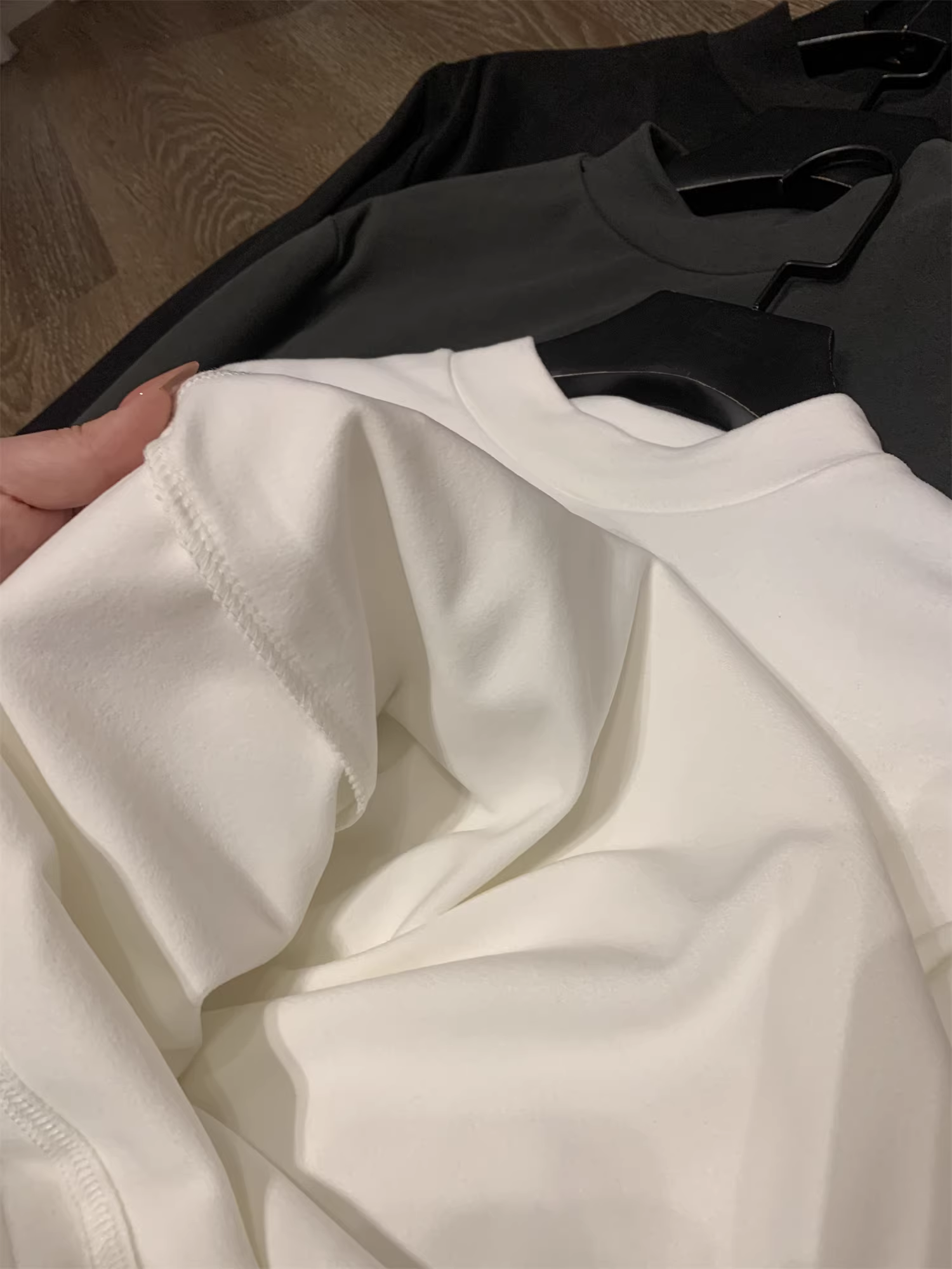 Don Quixote là món đồ cần thiết cho mùa Thu/Đông! Chất liệu vải nhung Đức hai mặt! Áo len nam mùa đông màu trơn cổ nửa cao.