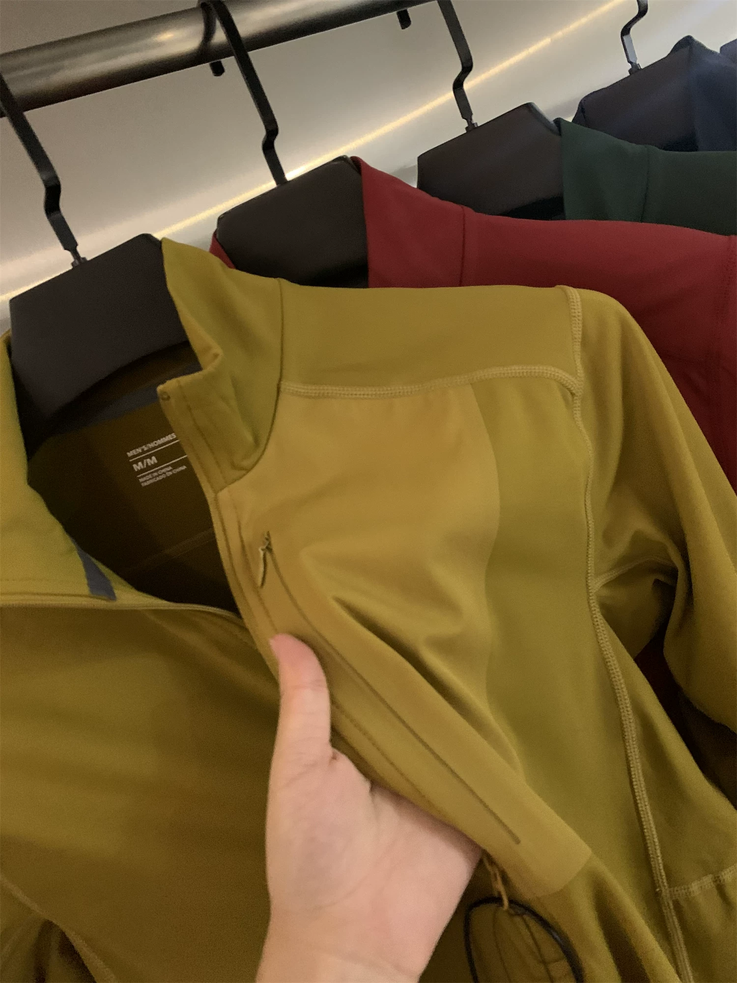 Don Quixote, sự tiện dụng của đô thị! Áo giữ ấm tự sưởi bằng lông cừu! Áo thun thể thao dài tay nửa khóa kéo mùa thu đông dành cho nam