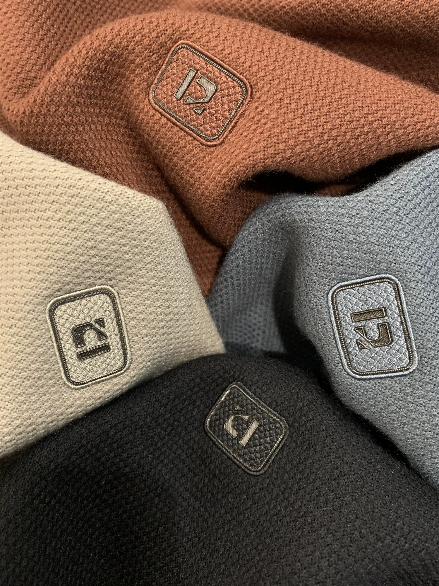 Don Quixote L series! Kết cấu quả dứa! Xu hướng áo len dệt kim ấm áp có lót lông cừu dành cho nam mùa thu đông.