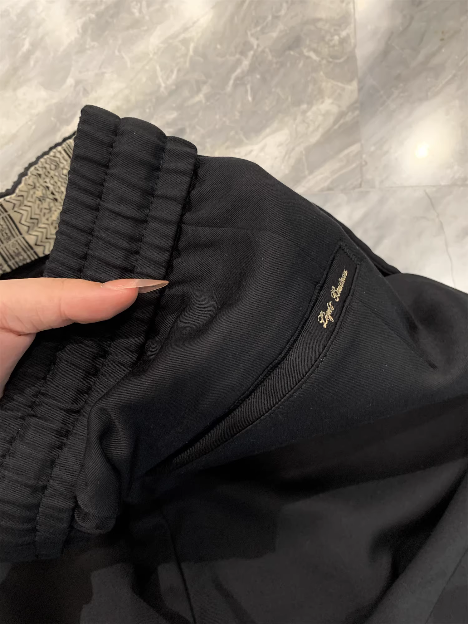 Quần Don Quixote xuất xưởng trực tiếp! Thân thiện với da và thoáng khí! Quần jean nam dáng thẳng, chất liệu mới mùa xuân thu.