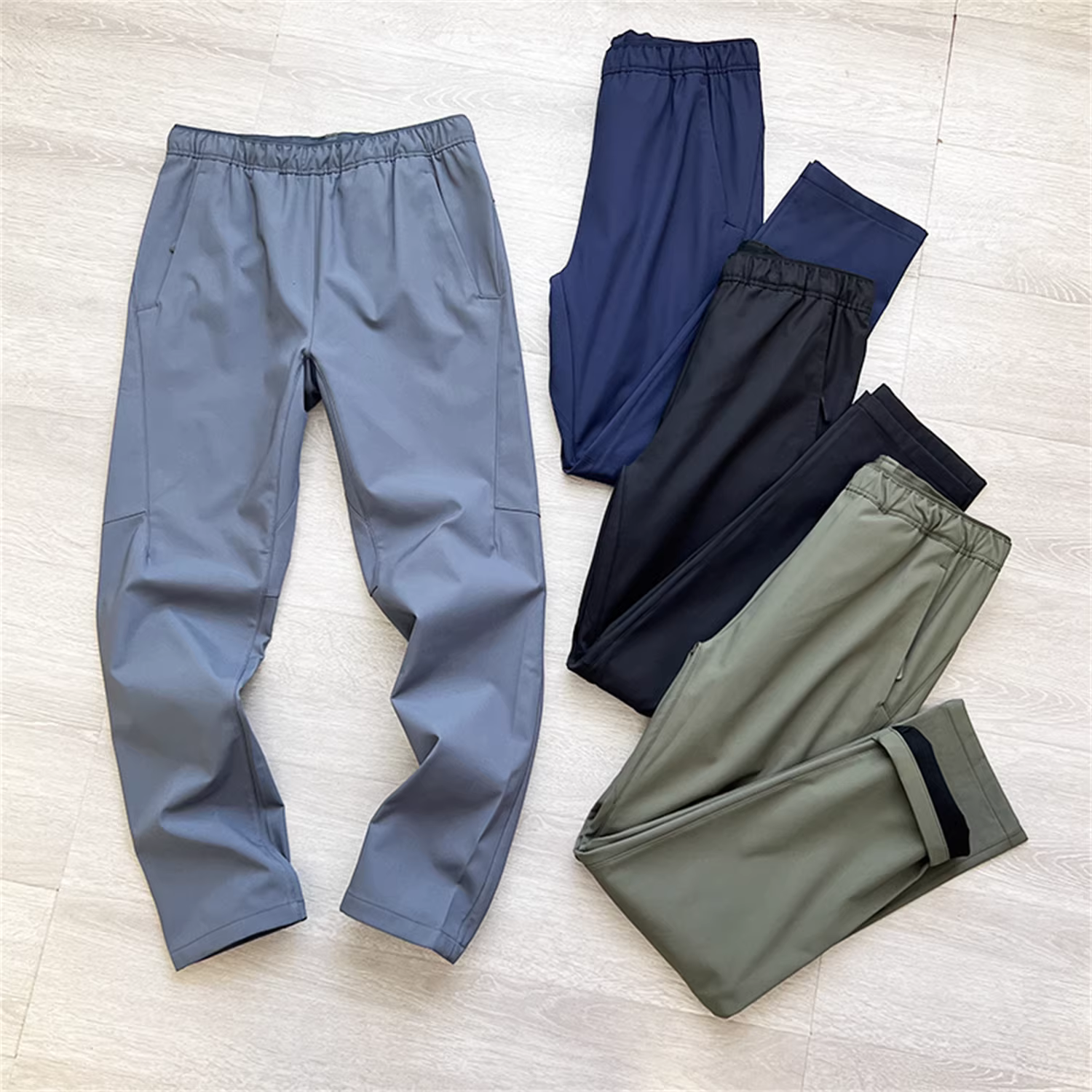 Quần thần kỳ của cửa hàng Don Quixote! Thân thiện với làn da và ấm áp! Quần ngoài trời nhẹ, lót lông cừu, may 3D dành cho nam, thích hợp cho mùa thu và mùa đông.