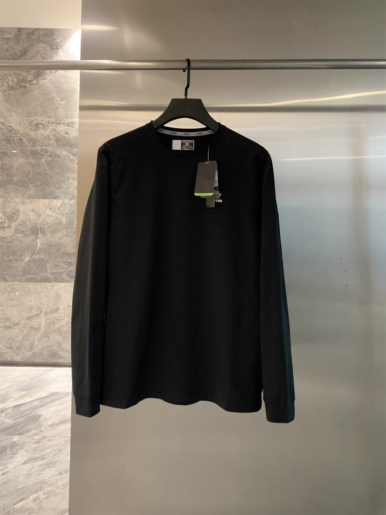 Don Quixote đi du hành đến Bắc Mỹ! Công nghệ làm khô nhanh! Áo len cổ tròn mềm mại, co giãn mượt mà dành cho nam.