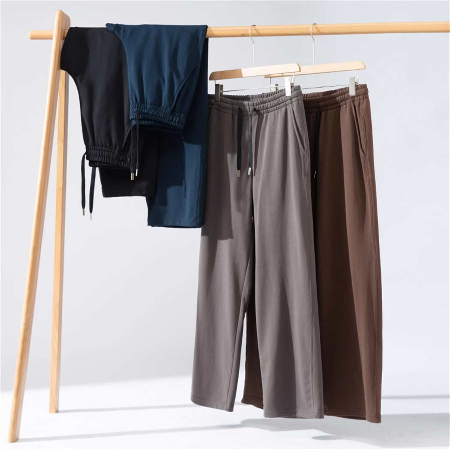 Don Quixote phong cách retro Nhật Bản! Ống quần thẳng! Quần thể thao nam dáng thẳng, chất liệu vải mềm mại, kiểu dáng xuông, thích hợp cho mùa xuân và mùa thu.