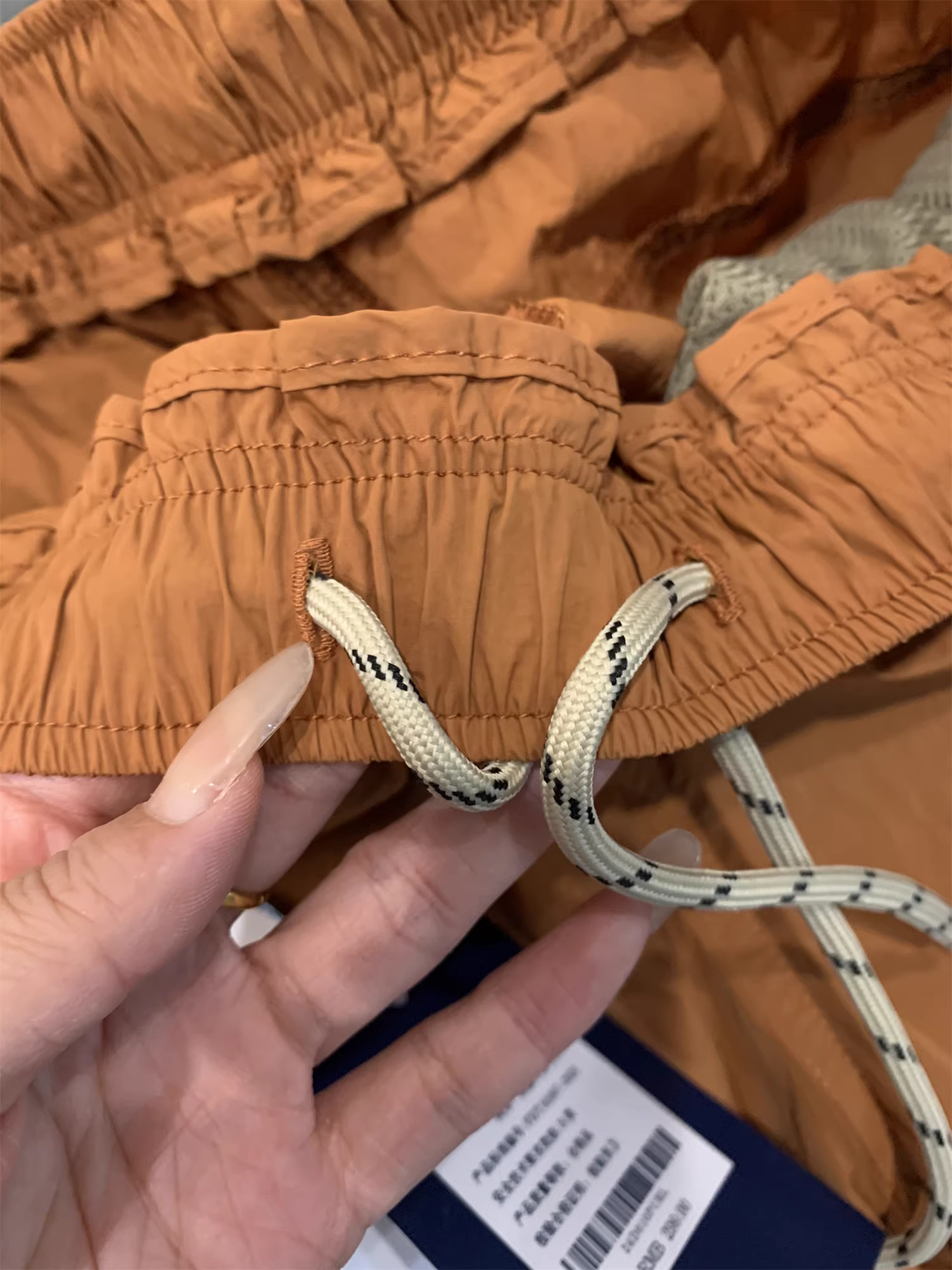 Don Quixote Mountain Series Outdoor! Nhanh khô và thoáng khí! Xu hướng quần short thể thao có khóa kéo màu khối mùa hè dành cho cả nam và nữ.