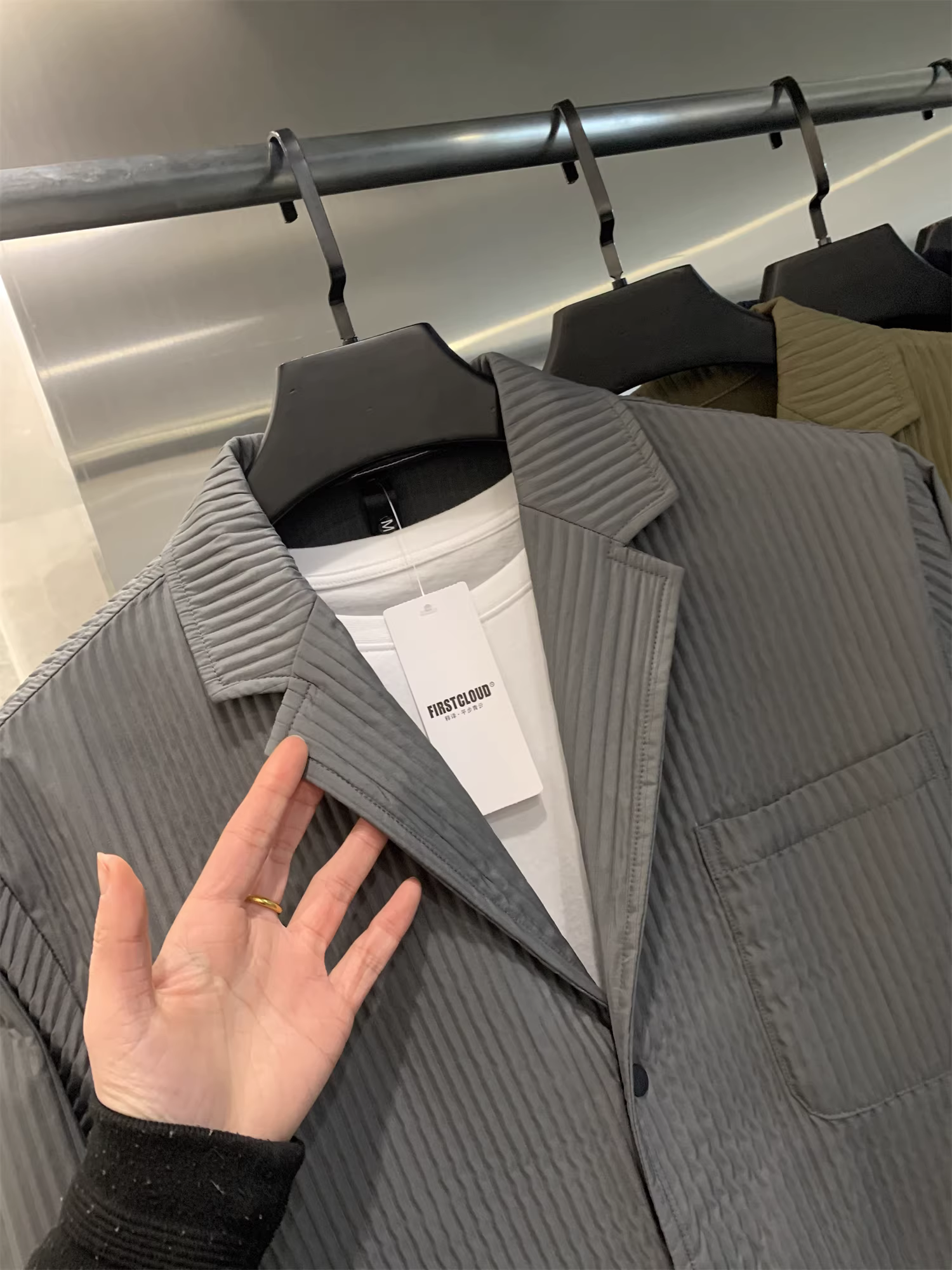 Phiên bản thiết kế Don Quixote! Kết cấu nhăn nheo! Áo khoác vest nam nhẹ và thoáng khí, thích hợp cho mùa xuân và mùa hè.